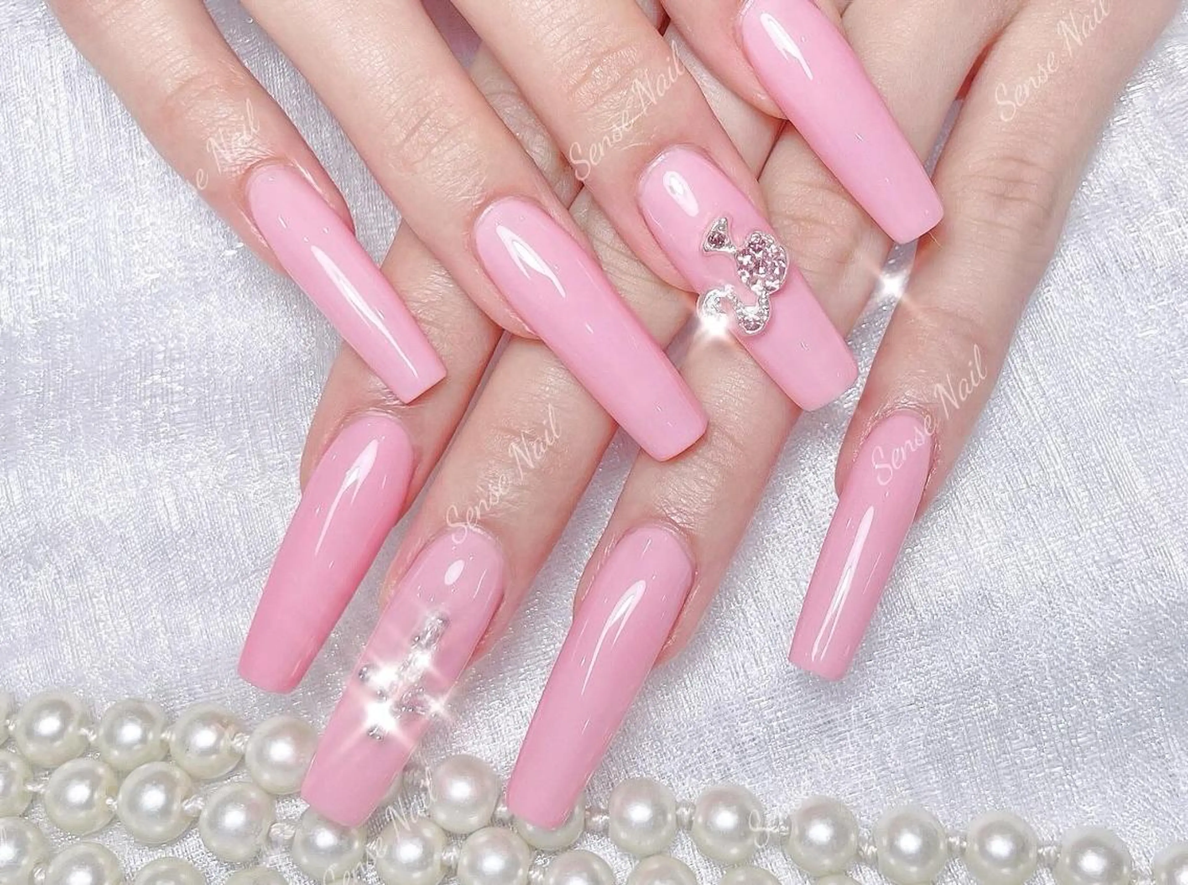 ネイル ハンドネイル ハンドケア Queening 🦋のネイルデザイン