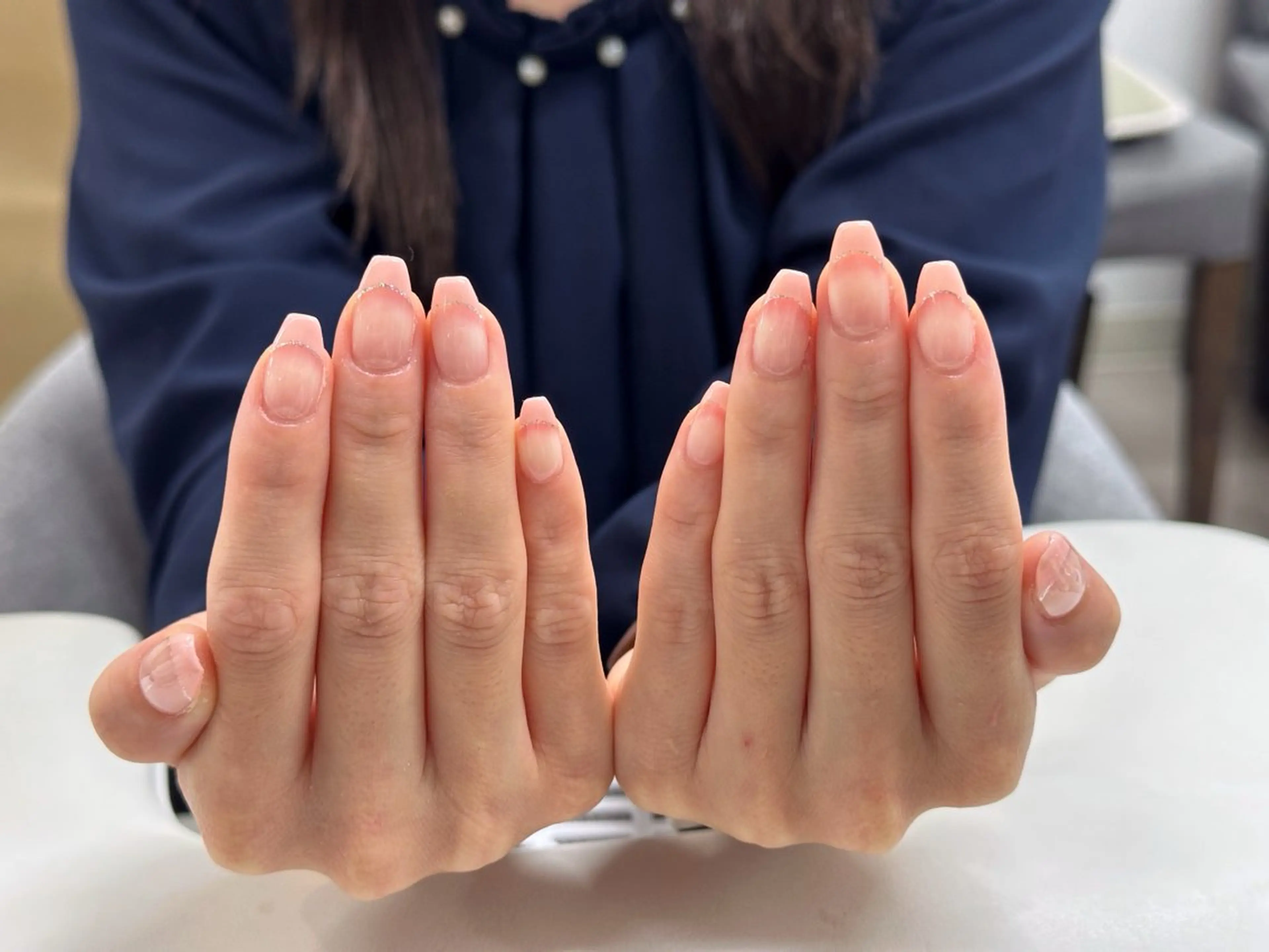 ネイル フレンチネイル ラメ(グリッター) プラスネイル銀座中央通り店所属・はちや ゆいなのネイルデザイン