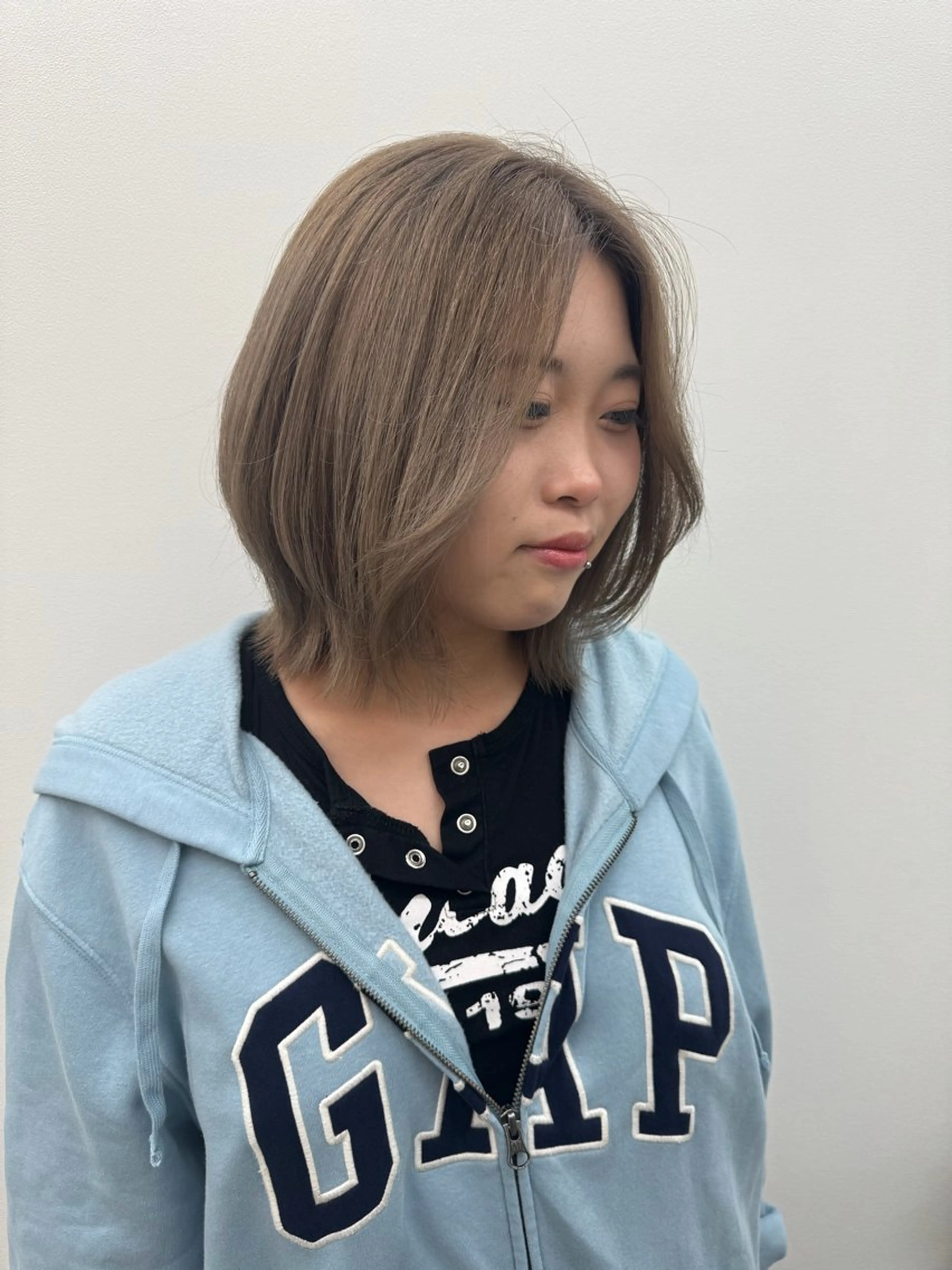 ミディアム ヘアカラー 加本 翼のヘアスタイル