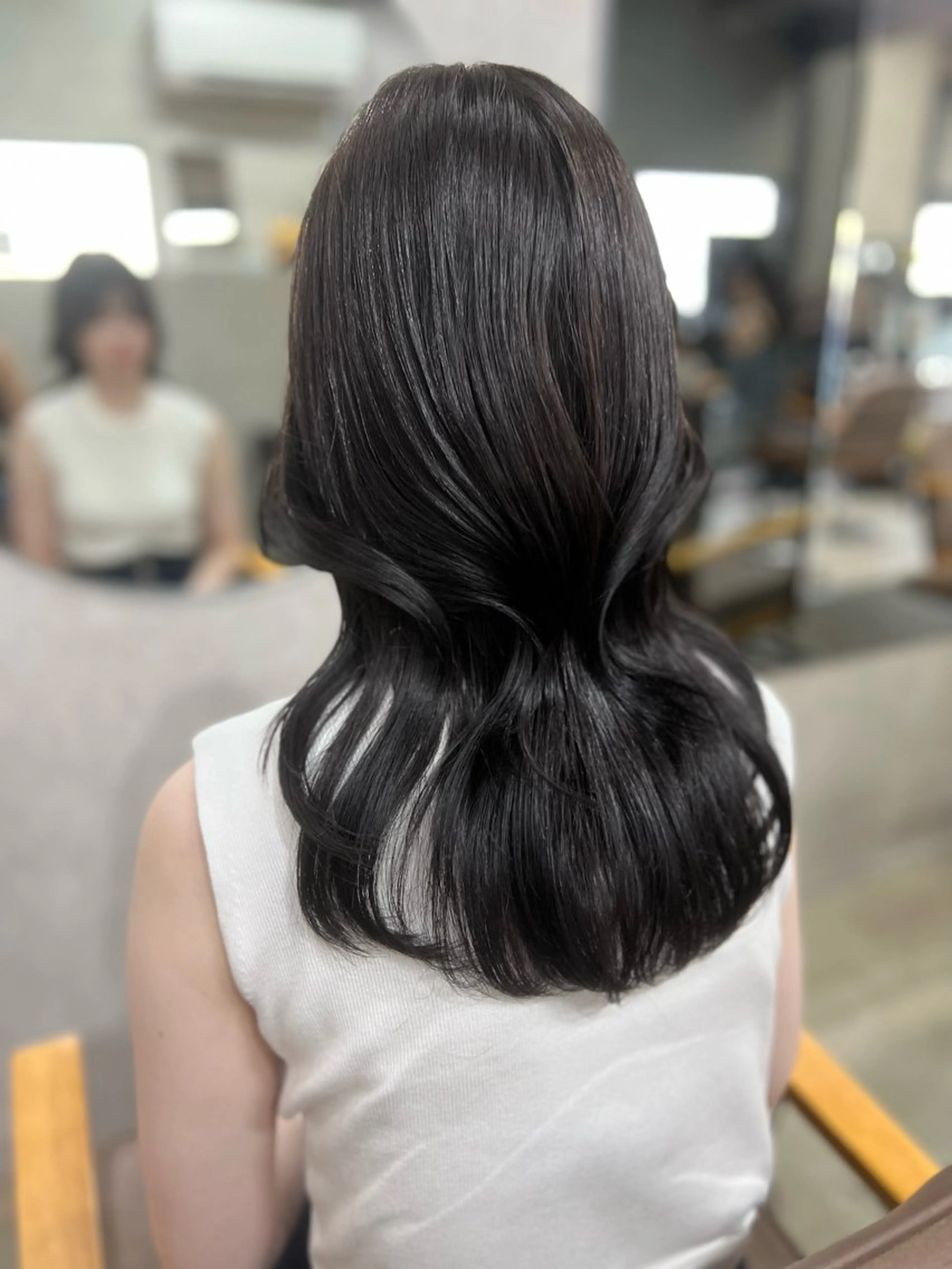 セミロング カット ヘアカラー maya レイヤーカットのヘアスタイル