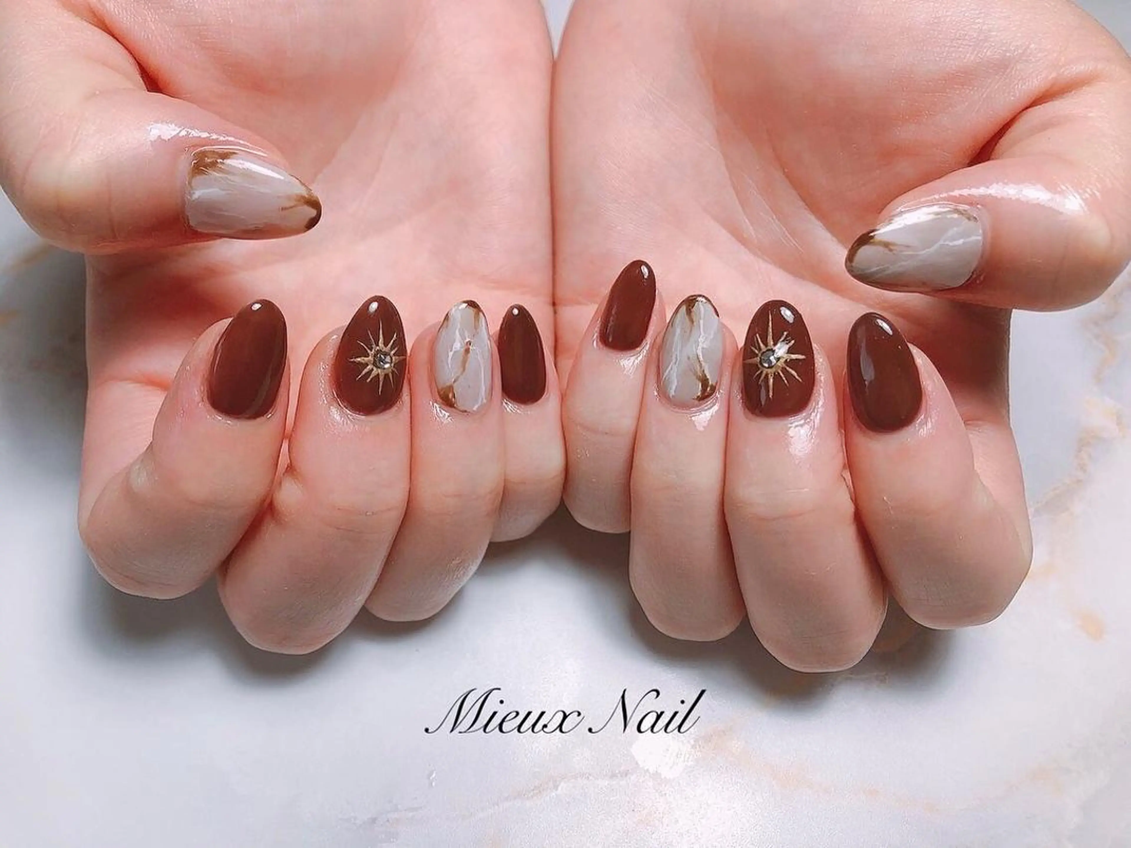 ネイル ブラウン 大理石ネイル(マーブル) 持ち込み ニュアンスネイル ハンドネイル 市川 麻衣子のネイルデザイン