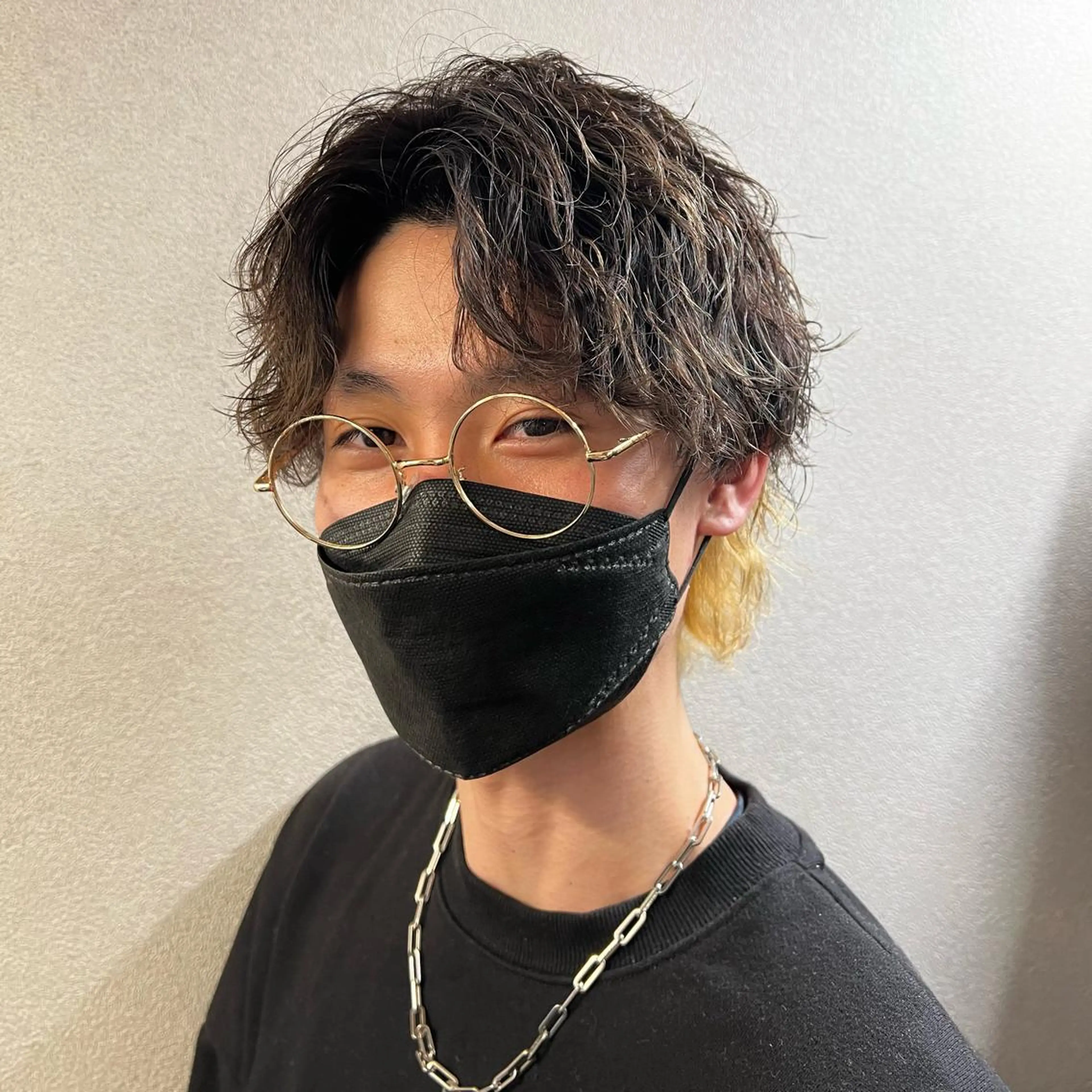 ショート カラー パーマ メンズ センターパート カット ヘアカラー パーマ メンズ特化美容師/ 藤戸 椋のヘアスタイル