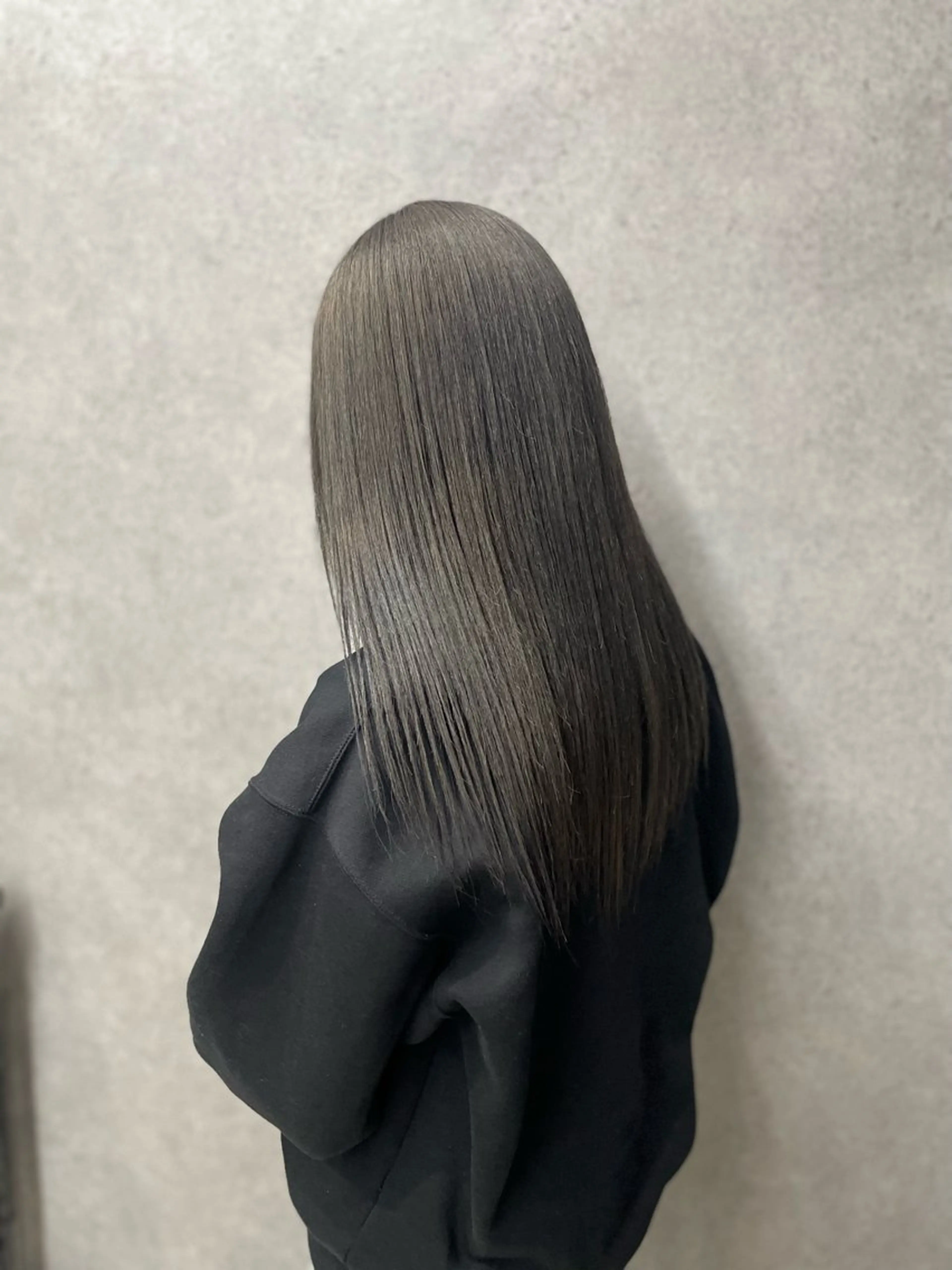 セミロング カラー ブリーチ 透明感カラー グレージュ Life is…所属・鈴木 七海のヘアスタイル