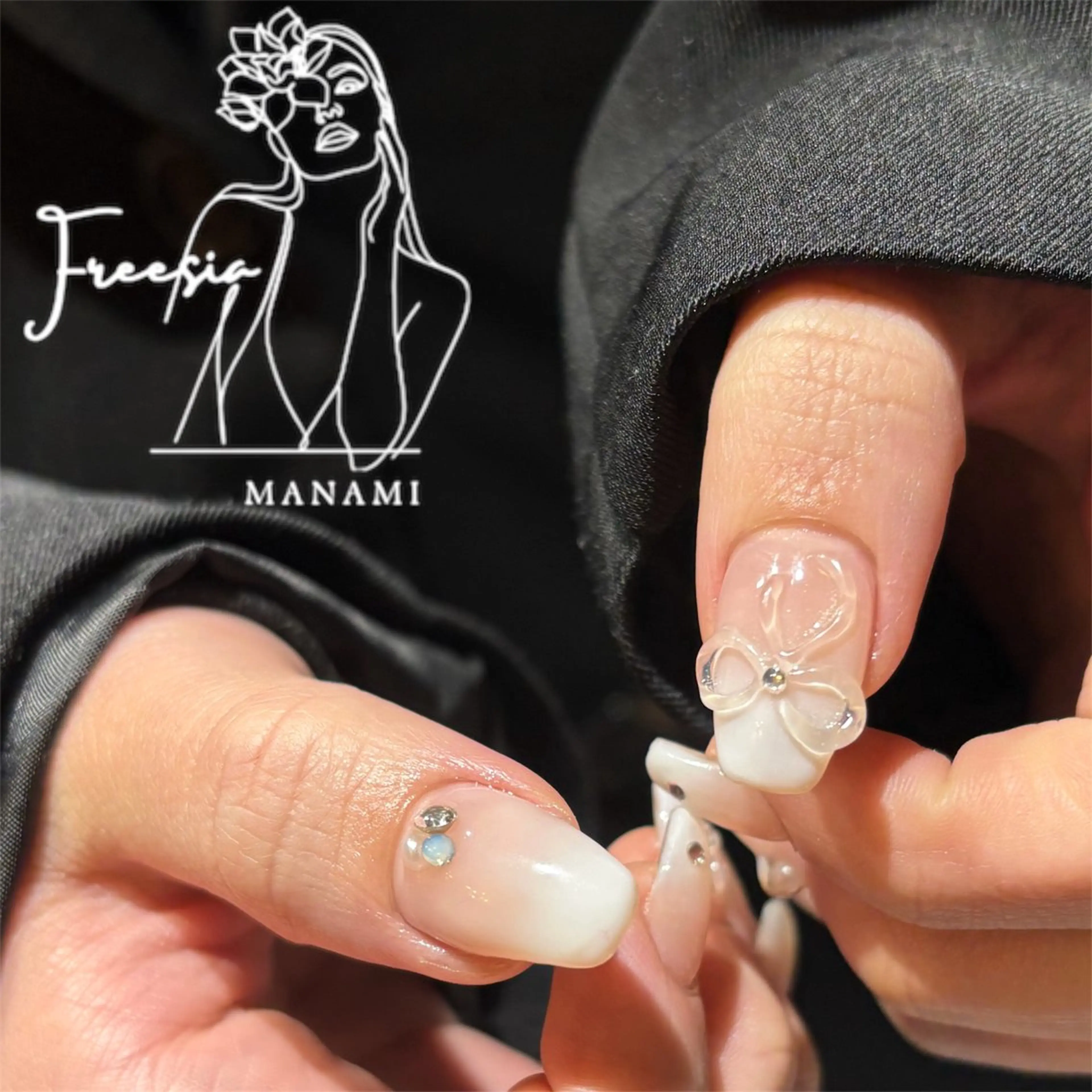 ネイル アートネイル クリアネイル ぷっくりネイル リボン ストーンネイル freesia Manamiのネイルデザイン