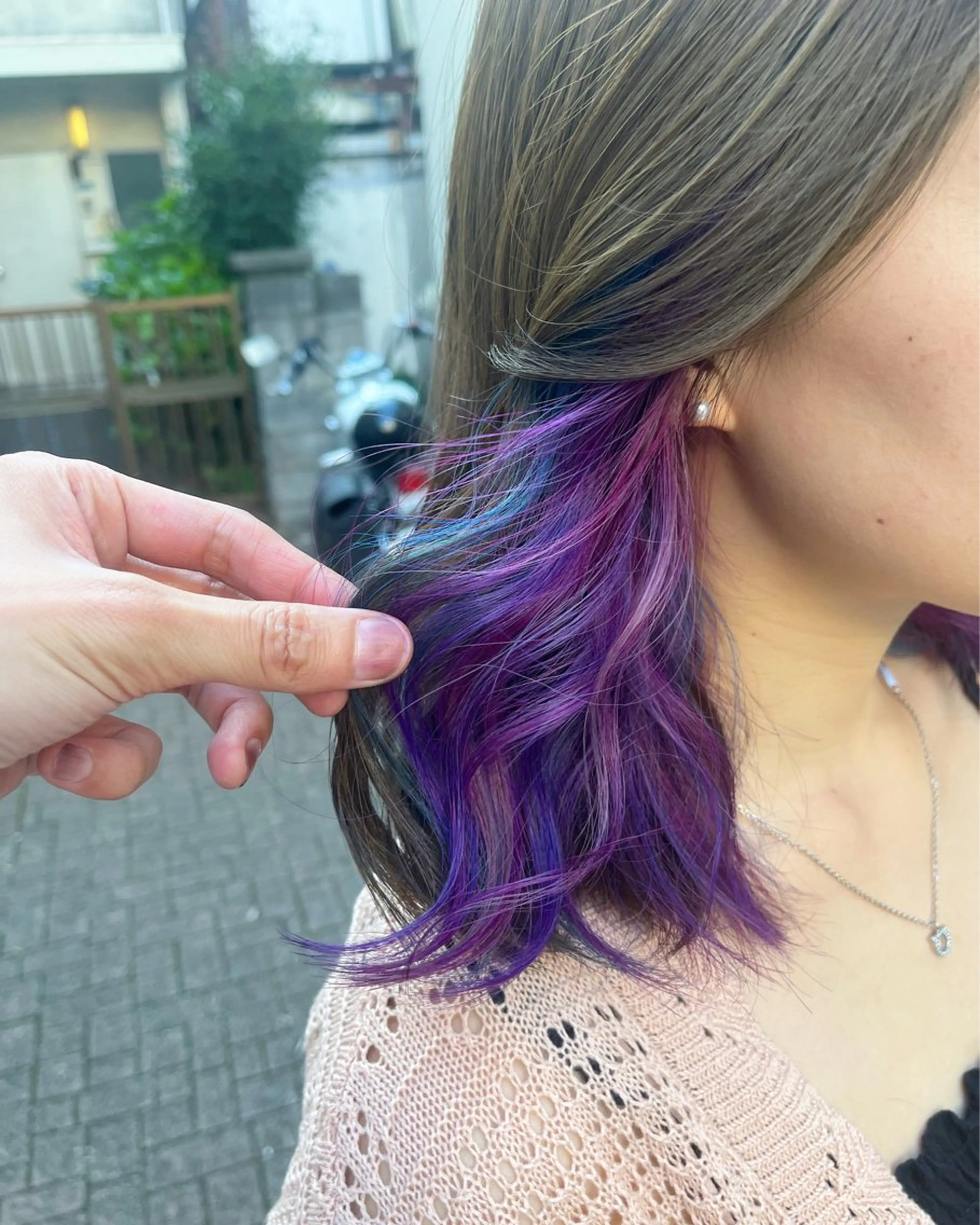 ミディアム カラー ブリーチ イヤリングカラー インナーカラー ユニコーンカラー 卒業式のヘアスタイル カット ヘアカラー トリートメント 原宿サロン代表 デザインカラー伊藤卓のヘアスタイル