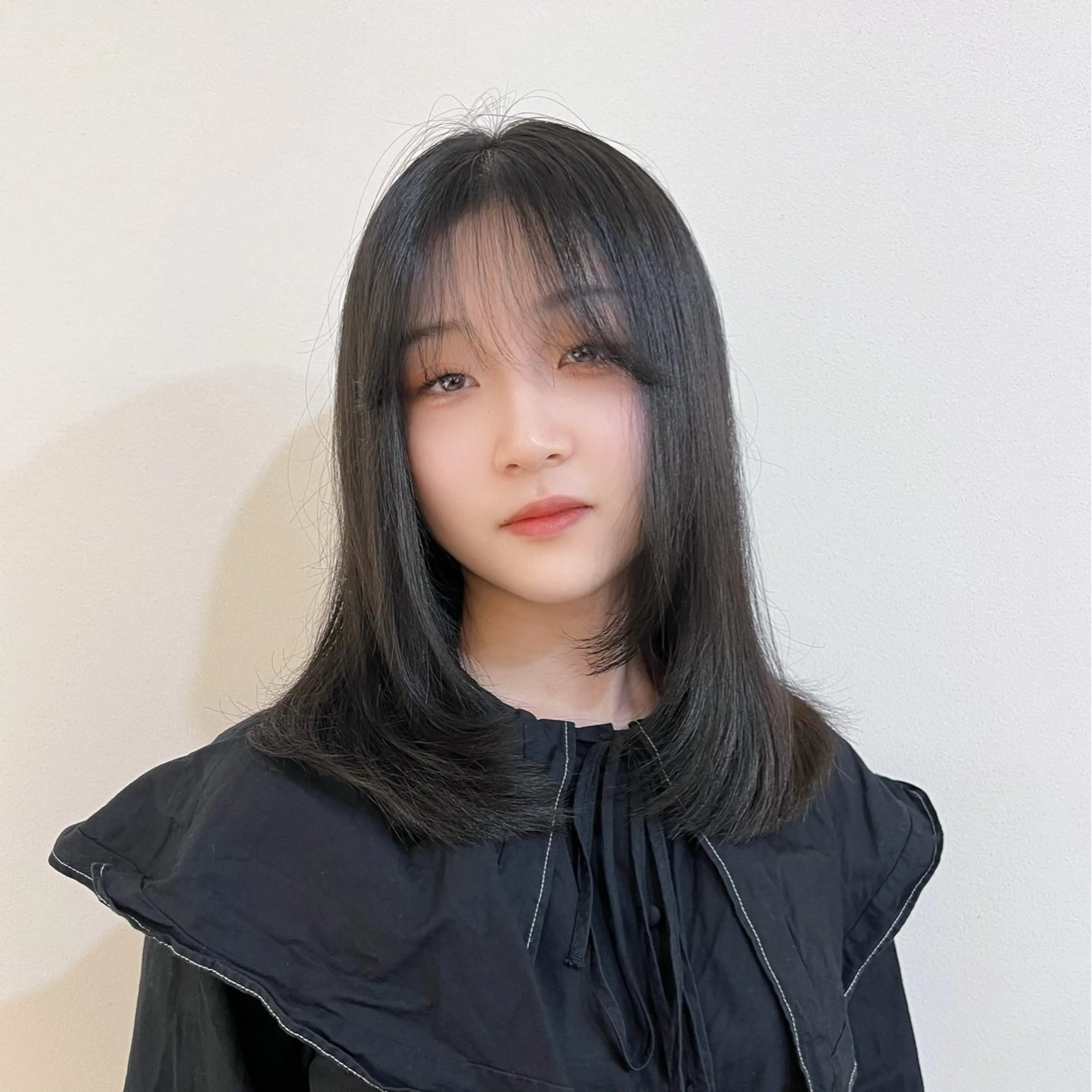 ロング カラー パーマ ベージュカラー 黒髪 ブルーカラー ブルーブラック ブラウンカラー カット ヘアカラー 縮毛矯正 トリートメント ブリーチなし/ ベージュ/akiraのヘアスタイル