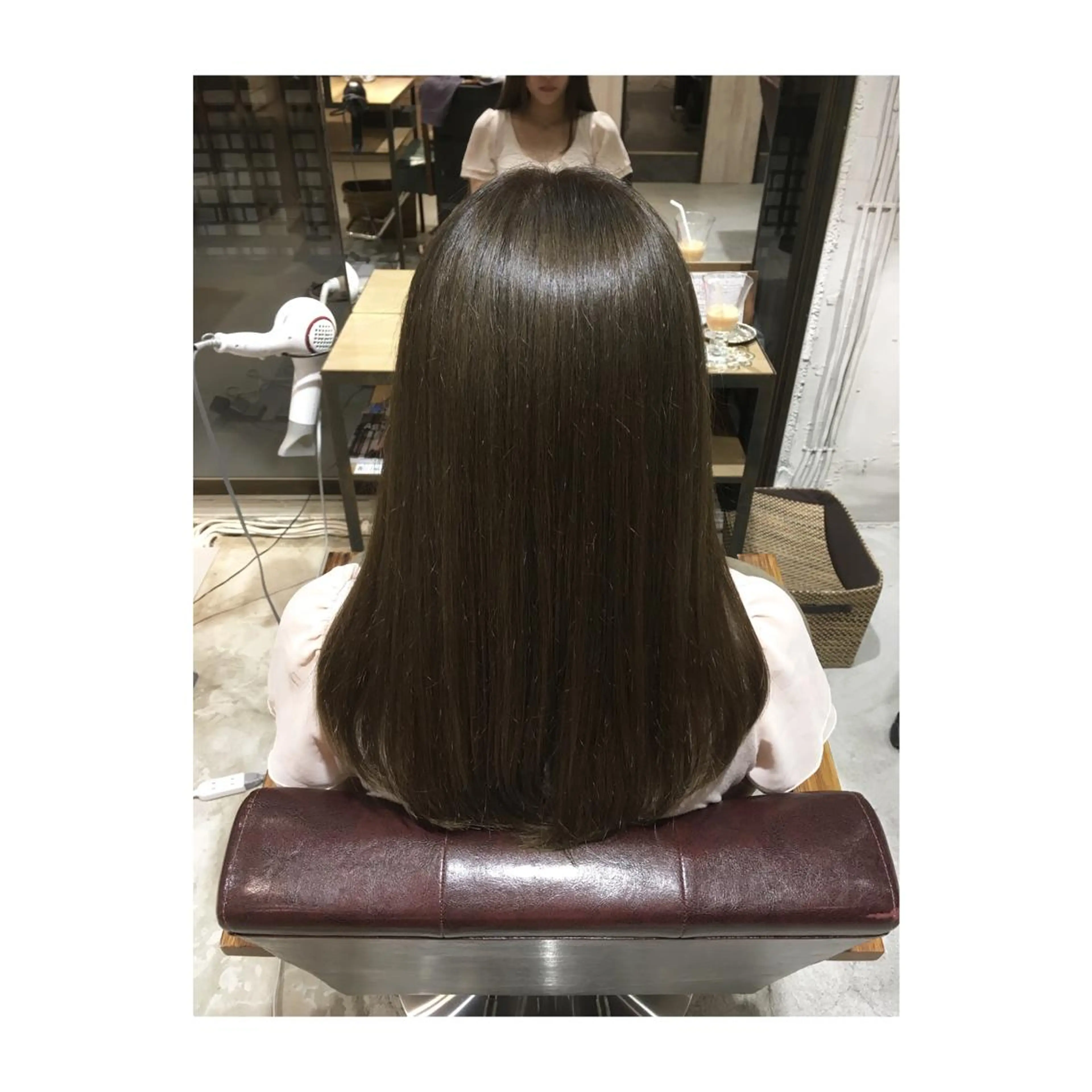 ミディアム セミロング ロング カラー グレージュ アオガミ （前髪顔周りカット）のヘアスタイル