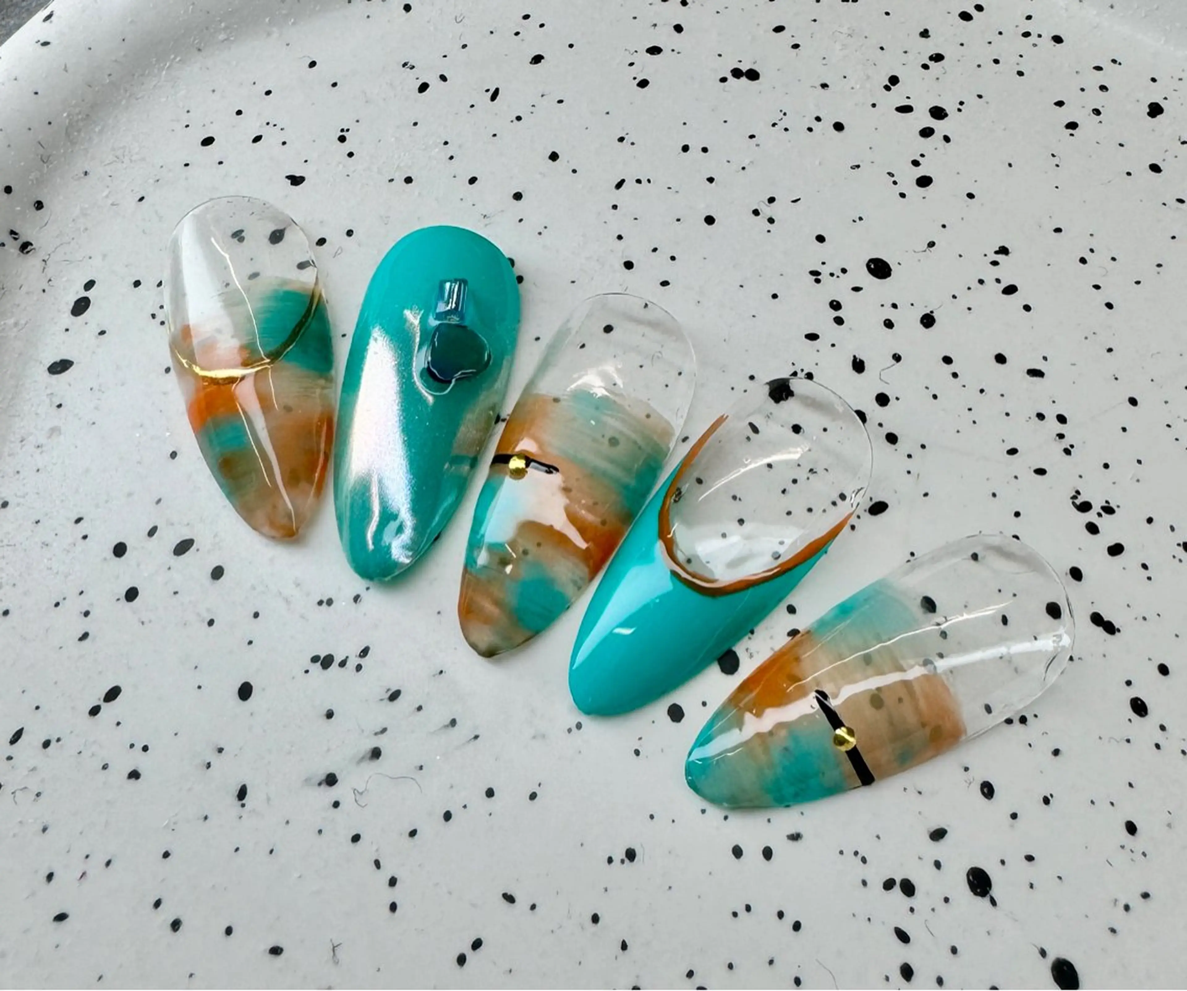 ネイル ハンドネイル AngelChris ビューティーサロンのネイルデザイン