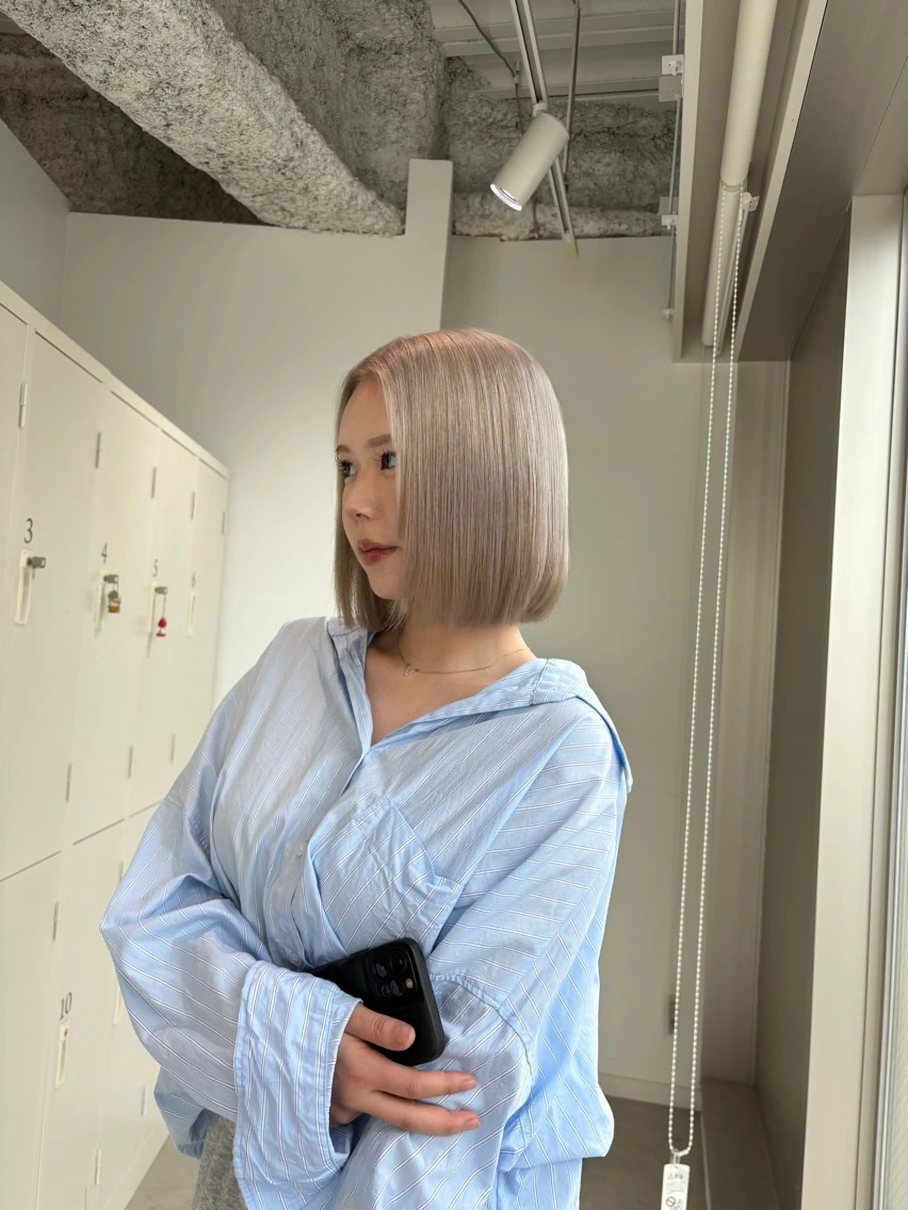 ショート カラー ハイトーンカラー ボブ ヘアカラー EIGHT mana 海外グレージュ🥥のヘアスタイル