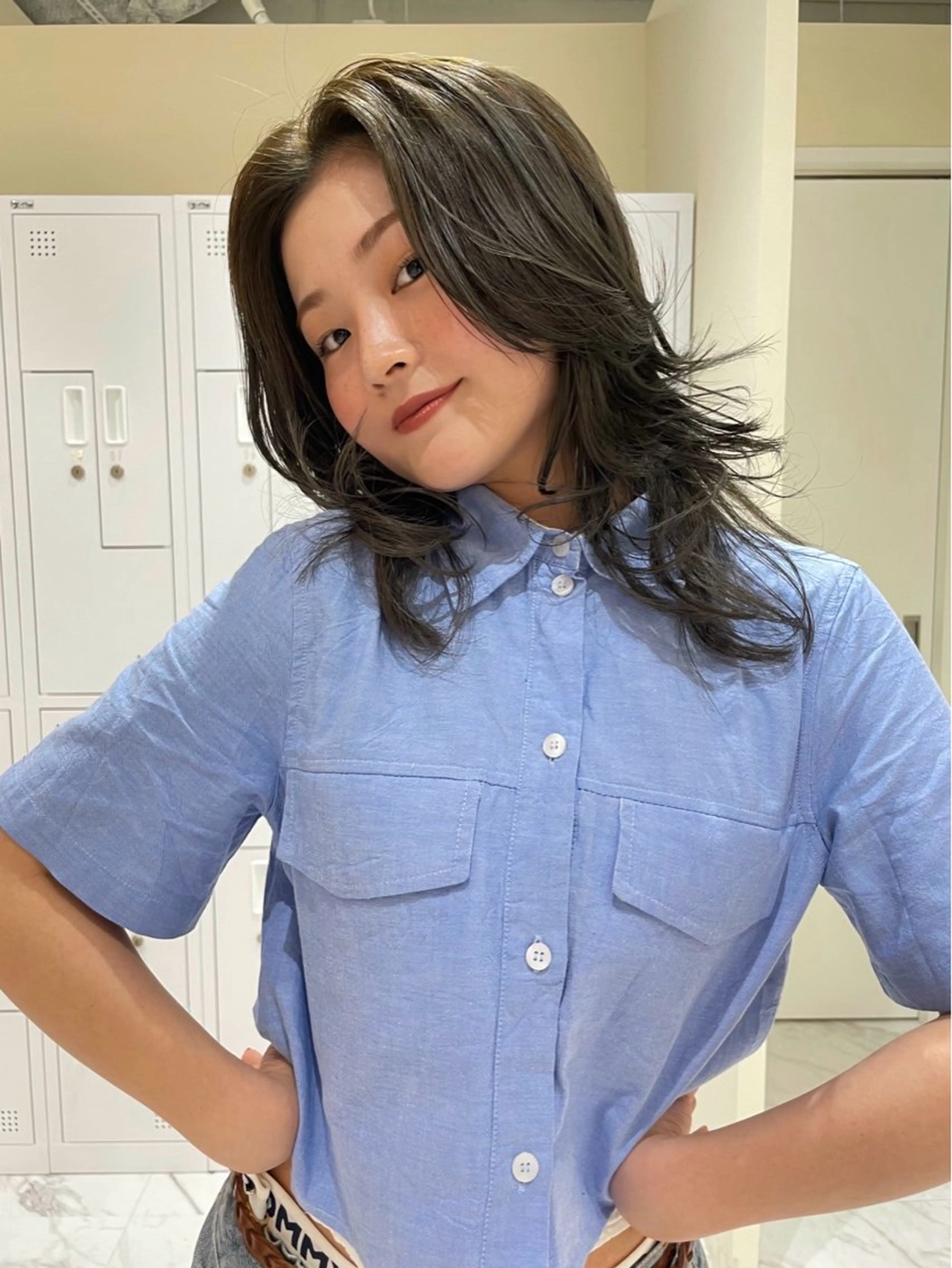 ミディアム カラー アッシュ ベージュカラー ブリーチ 透明感カラー ダブルカラー カット ヘアカラー レイヤー /髪質改善/ariのヘアスタイル