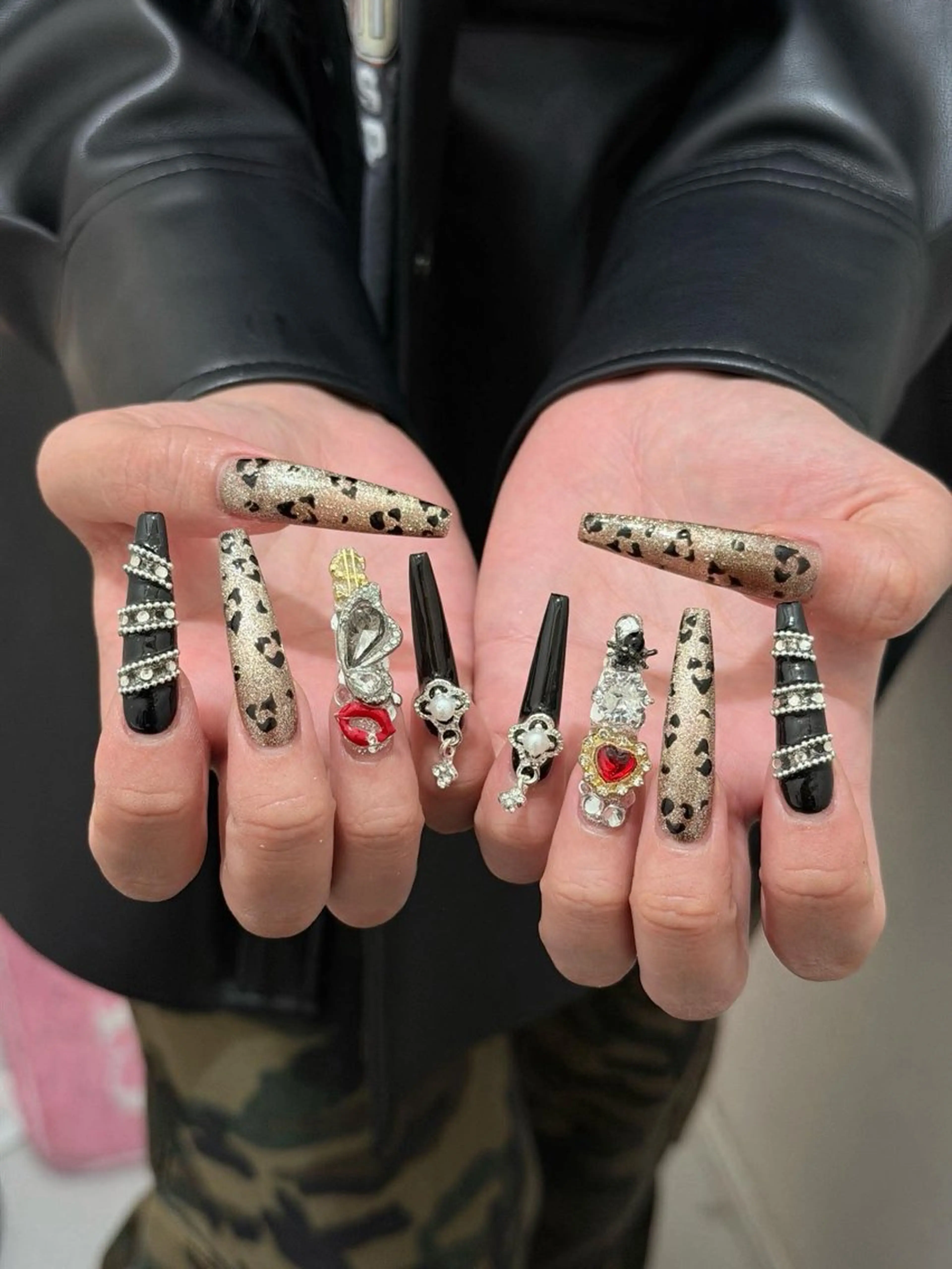 ネイル チークネイル ドット フレンチネイル グラデーション ハート ハンドネイル Julli NailStudioのネイルデザイン