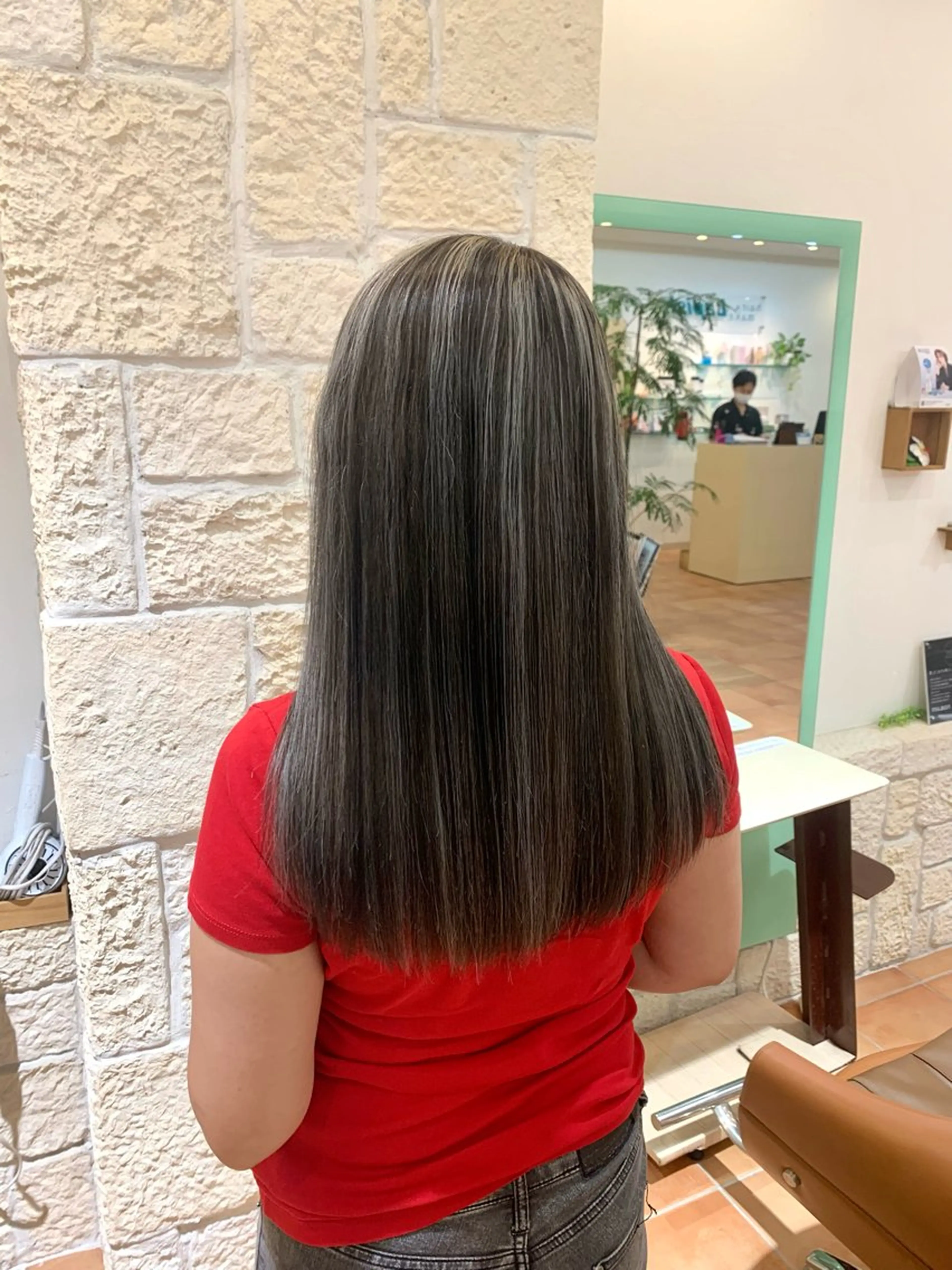 カラー Lamp 柏 山口 か乃 ブリーチカラーのヘアスタイル