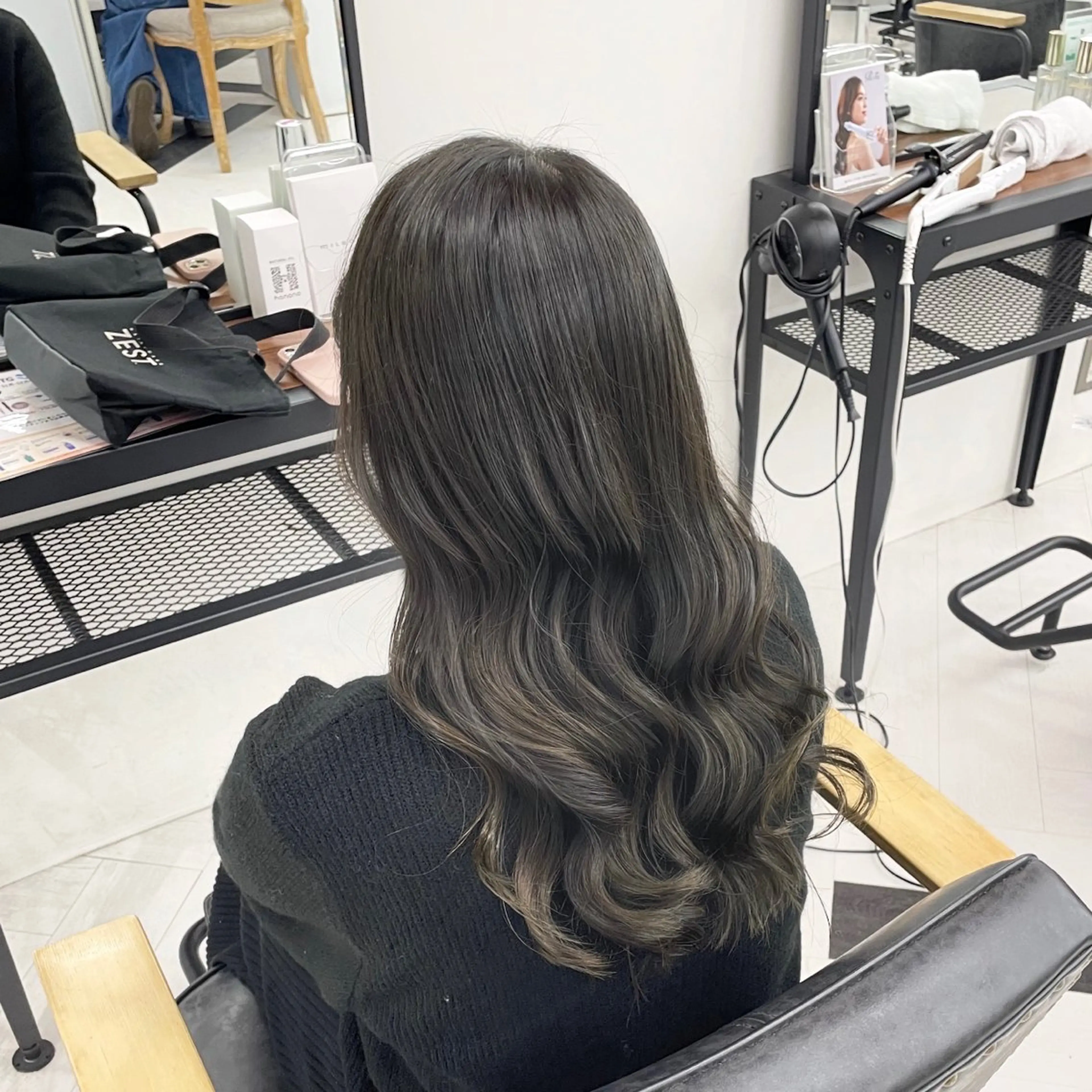 ミディアム カラー パーマ ヘアアレンジ メンズ グレージュ オリーブグレージュ オリーブグレー トリートメント mona/ ストレートスタイル✨のヘアスタイル