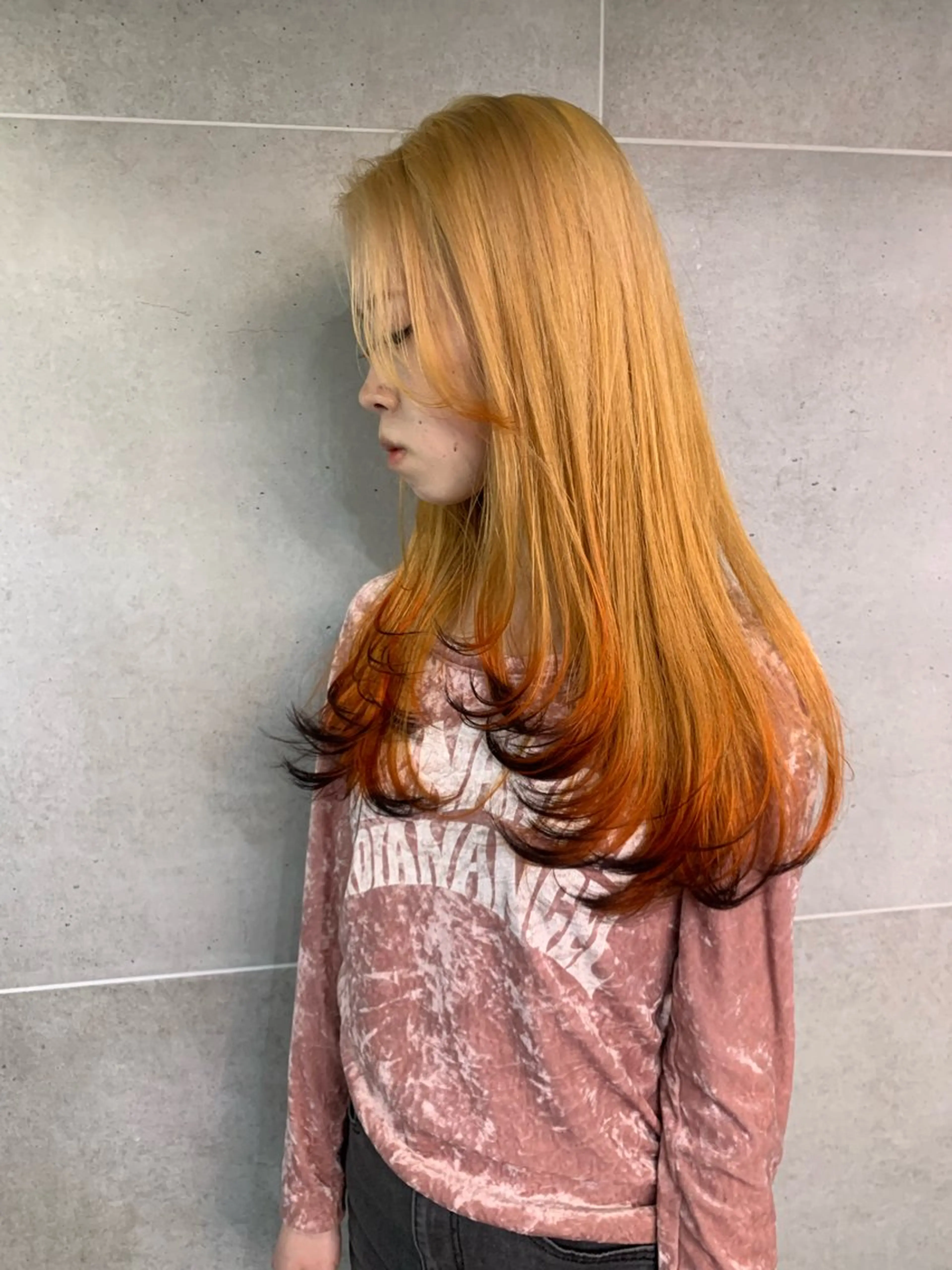 ミディアム カラー ブリーチ ケアブリーチ デザインカラー レイヤーカット ヘアカラー トリートメント THE./ブリーチ 透感カラー/髪質改善のヘアスタイル