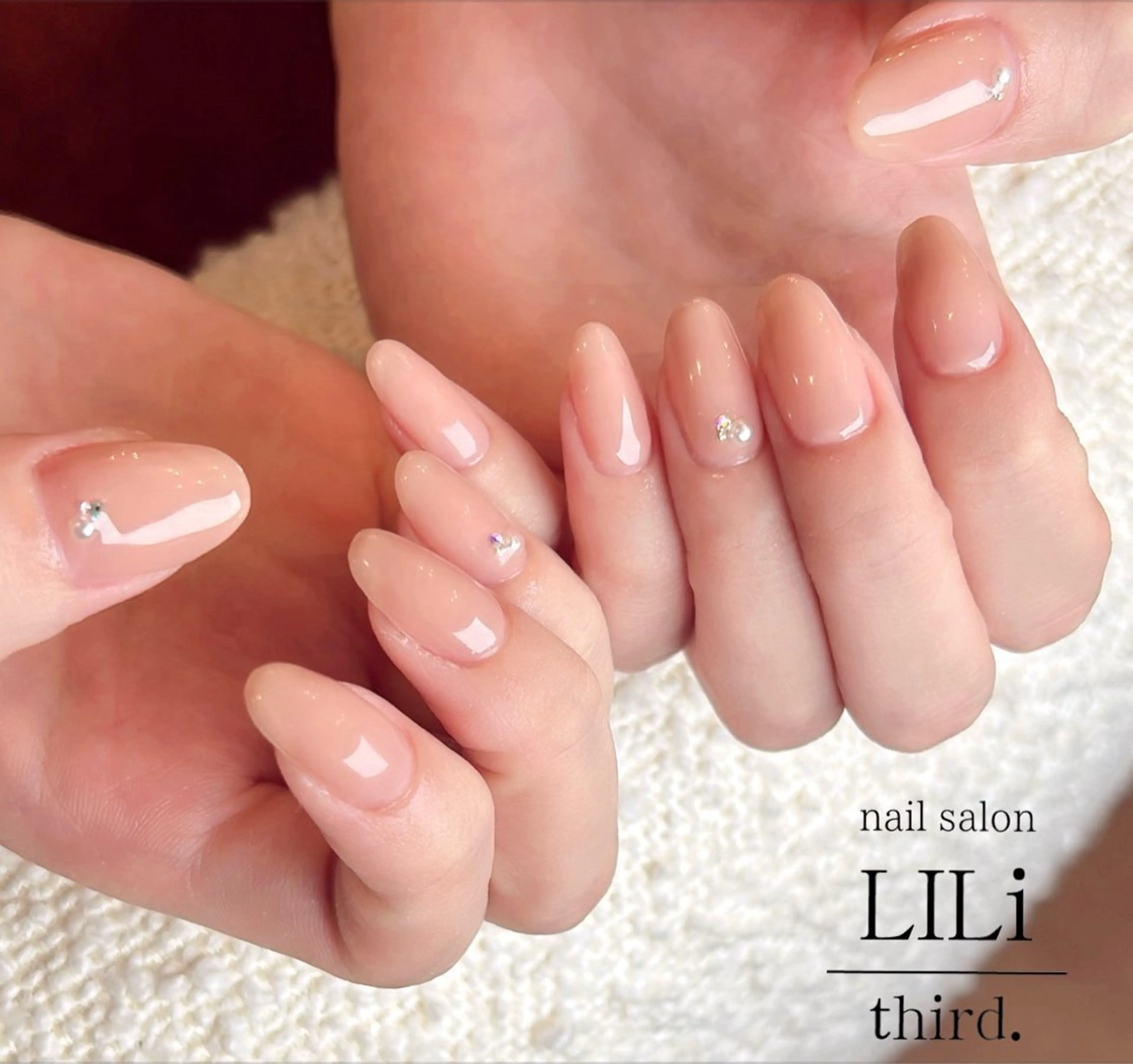 ネイル オフィスネイル シンプルネイル ストーンネイル nail salon LILi third.所属・Saya ᵕ̈*のネイルデザイン