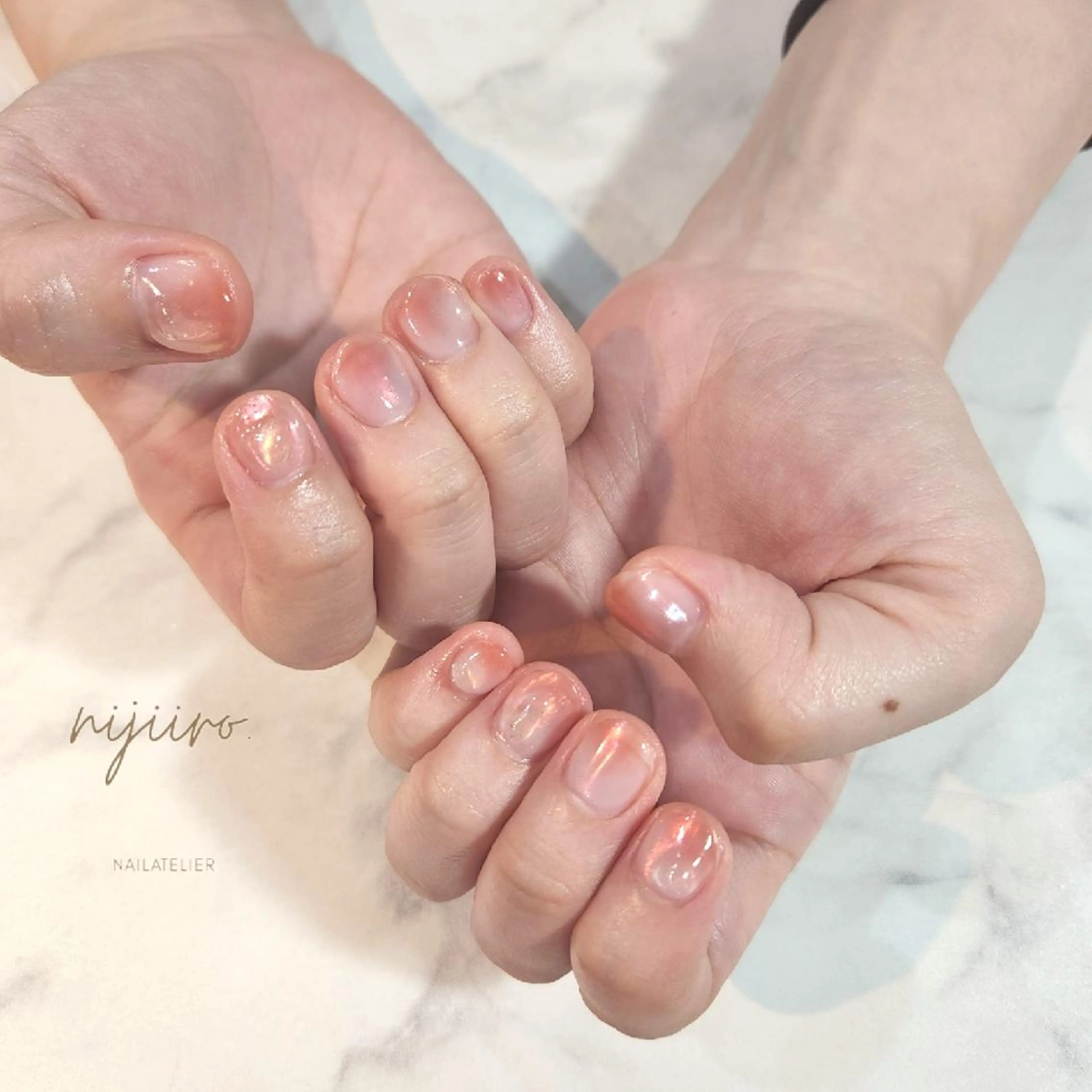 ネイル グラデーション ミラーネイル ハンドネイル nailatelier nijiiro.所属・nijiiro🌈 サトウのネイルデザイン