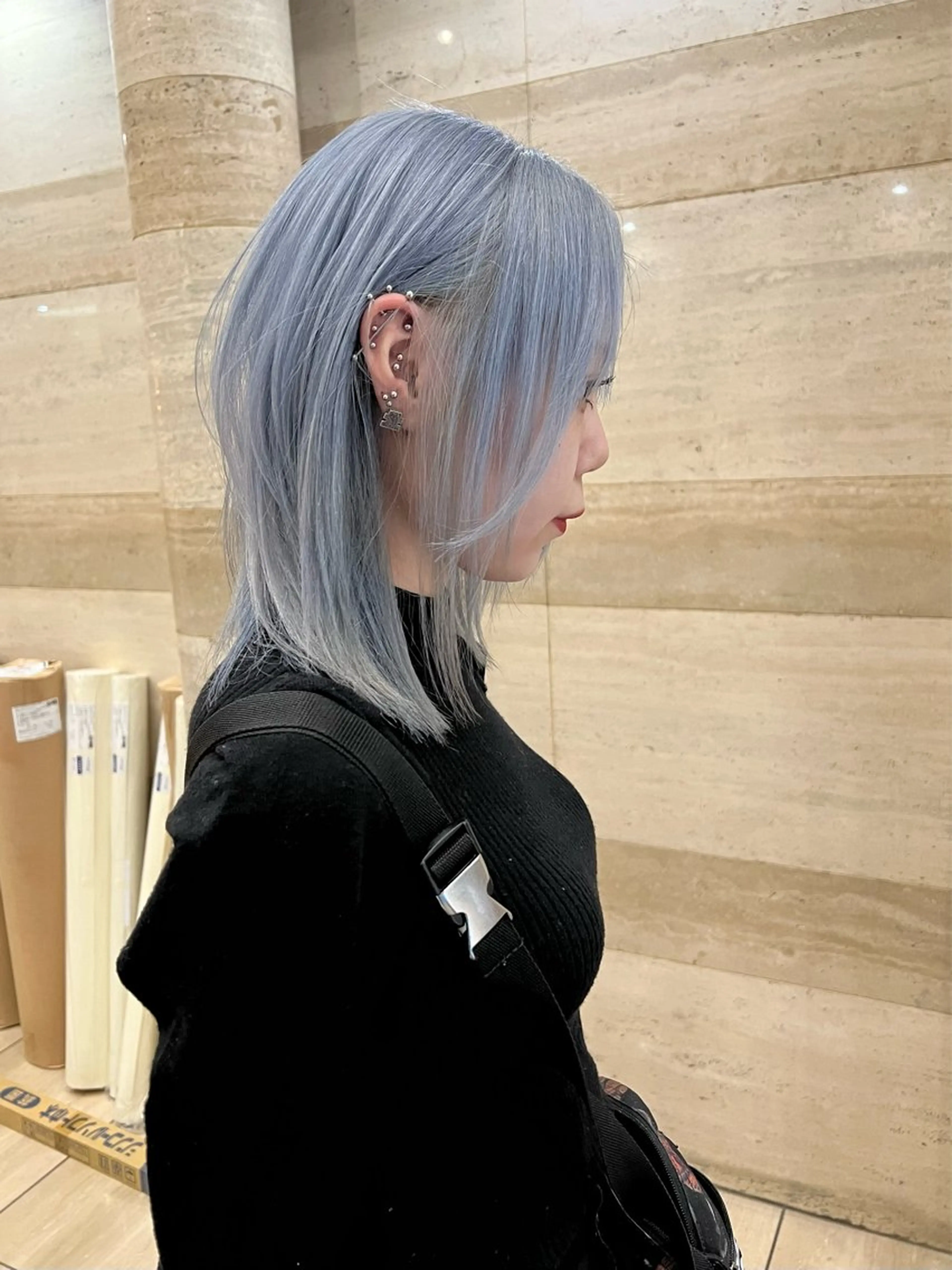 ミディアム カラー バレイヤージュ ベージュカラー ブリーチ ブルーカラー ケアブリーチ ヘアカラー Via officialのヘアスタイル