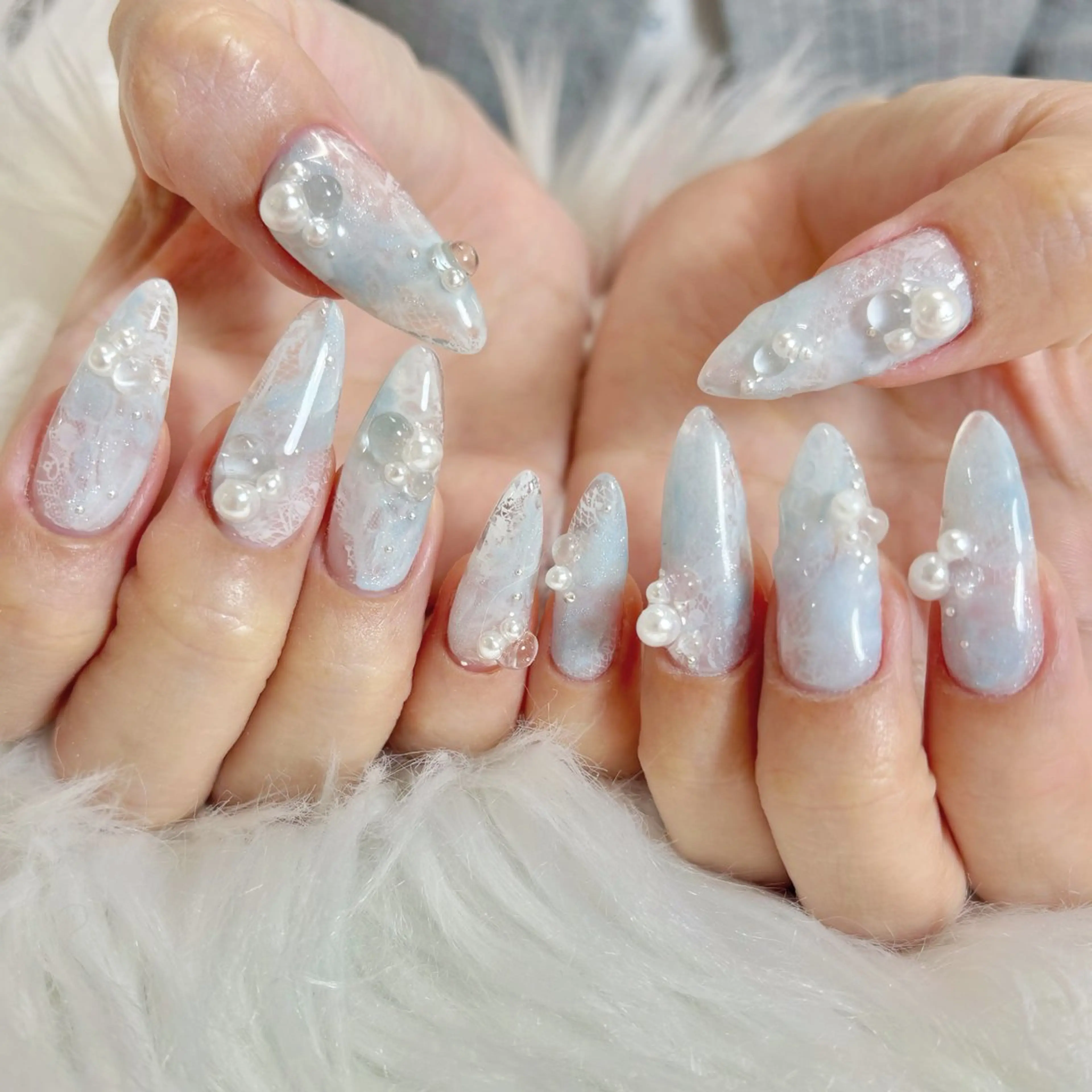 ネイル アートネイル オーロラネイル ブルー ガーリー キラキラネイル ハンドネイル Kanako 💫のネイルデザイン