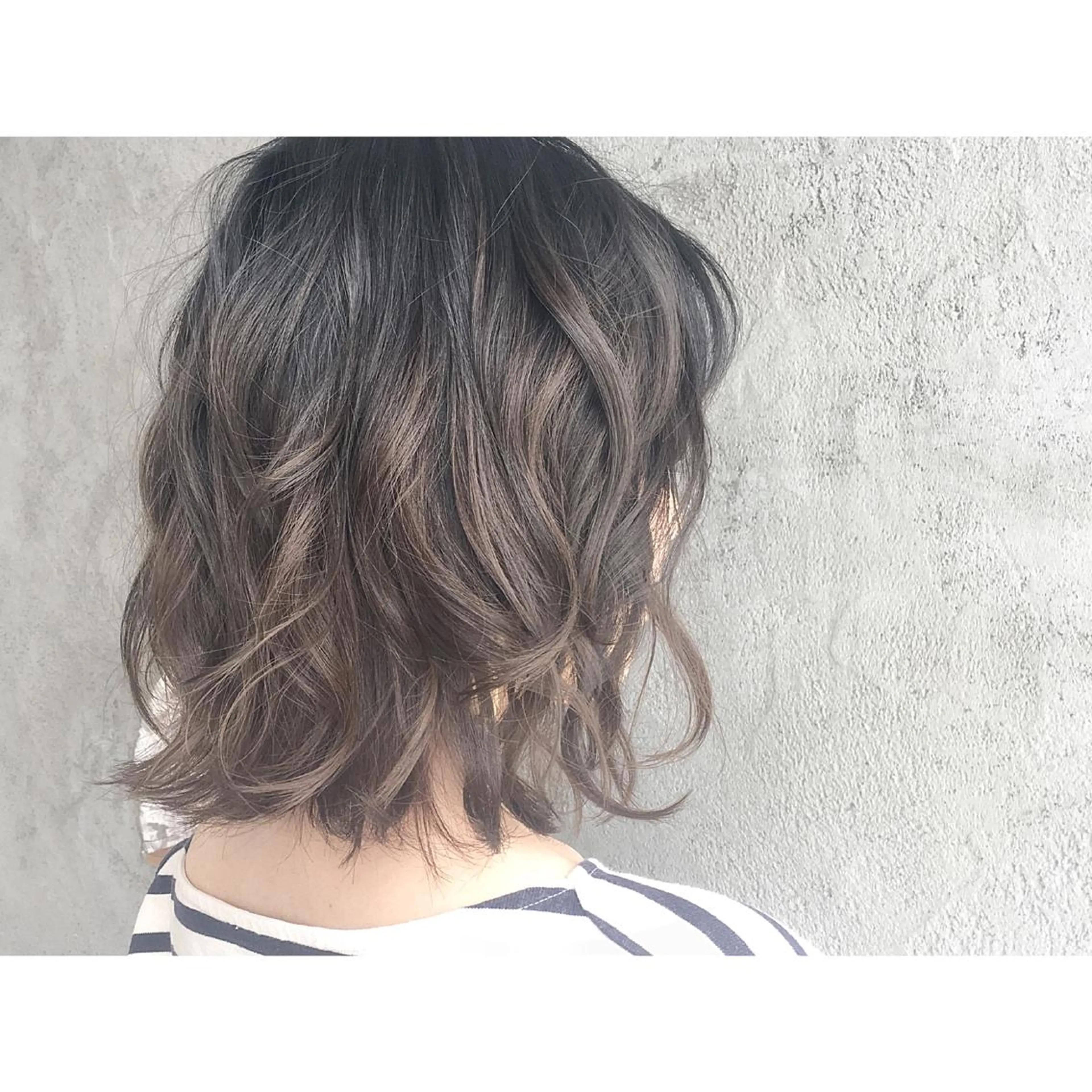 ショート カラー グラデーションカラー EMANON天神所属・Hitomi Ezakiのヘアスタイル