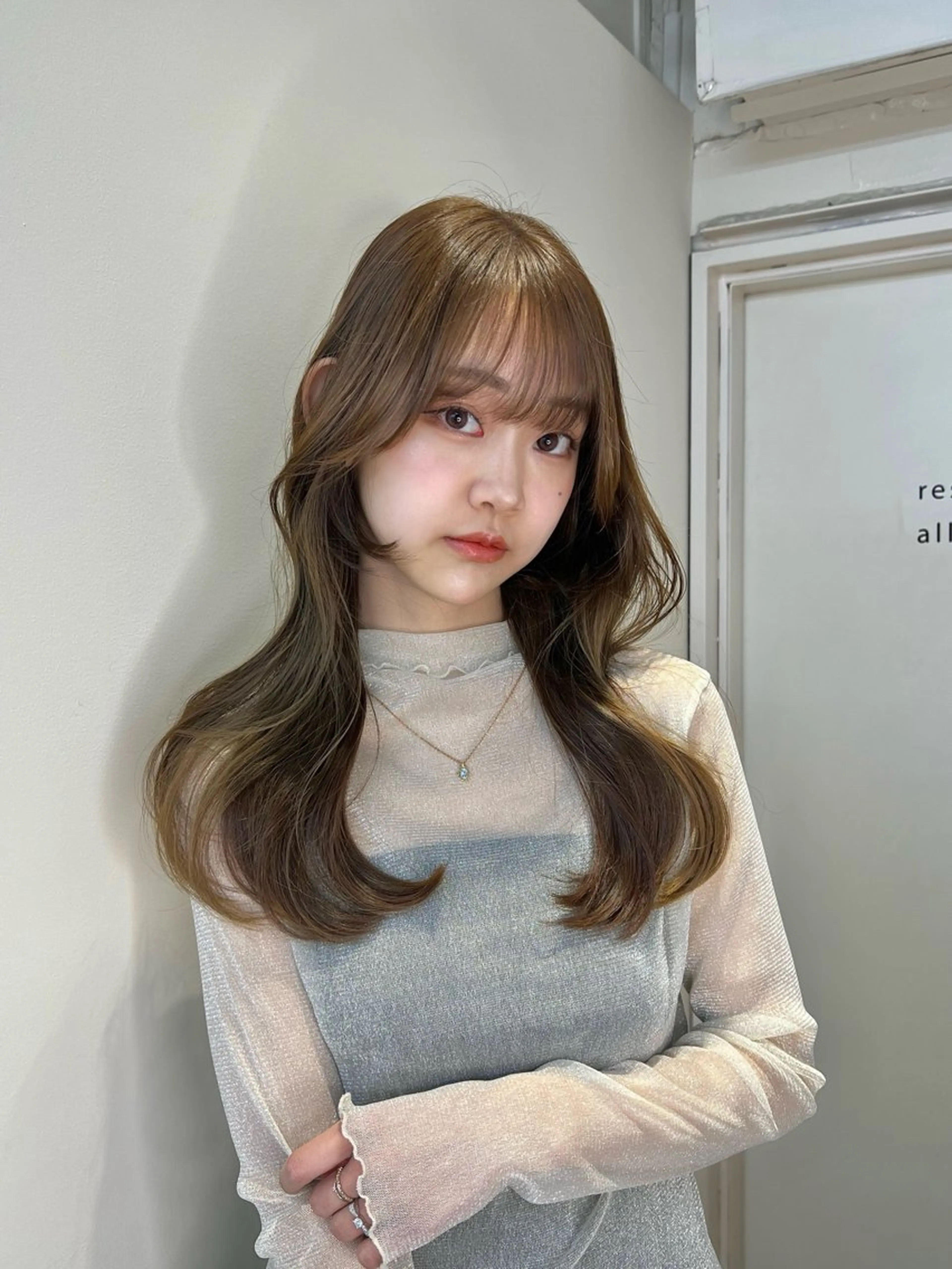 ロング カラー ブラウンカラー くびれヘア ロング カット ヘアカラー トリートメント ヘッドスパ ヘアセット 柔らかブラウン/顔周 りレイヤー♡ユウシのヘアスタイル