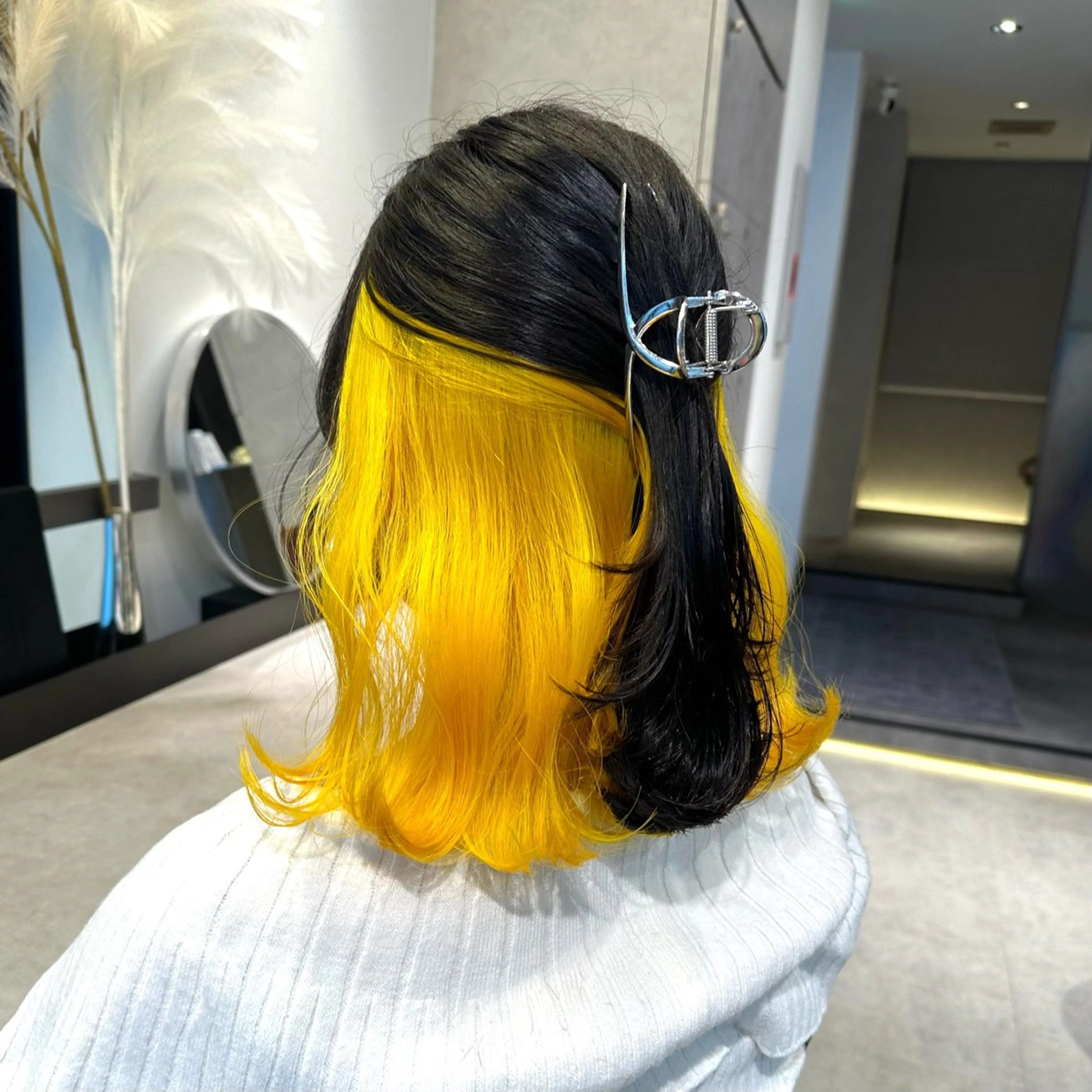 セミロング カラー インナーカラー イエローカラー GO TODAY SHARE SALON 原宿本店所属・ブリーチ/ハイトーン 艶カラー/ユリナのヘアスタイル