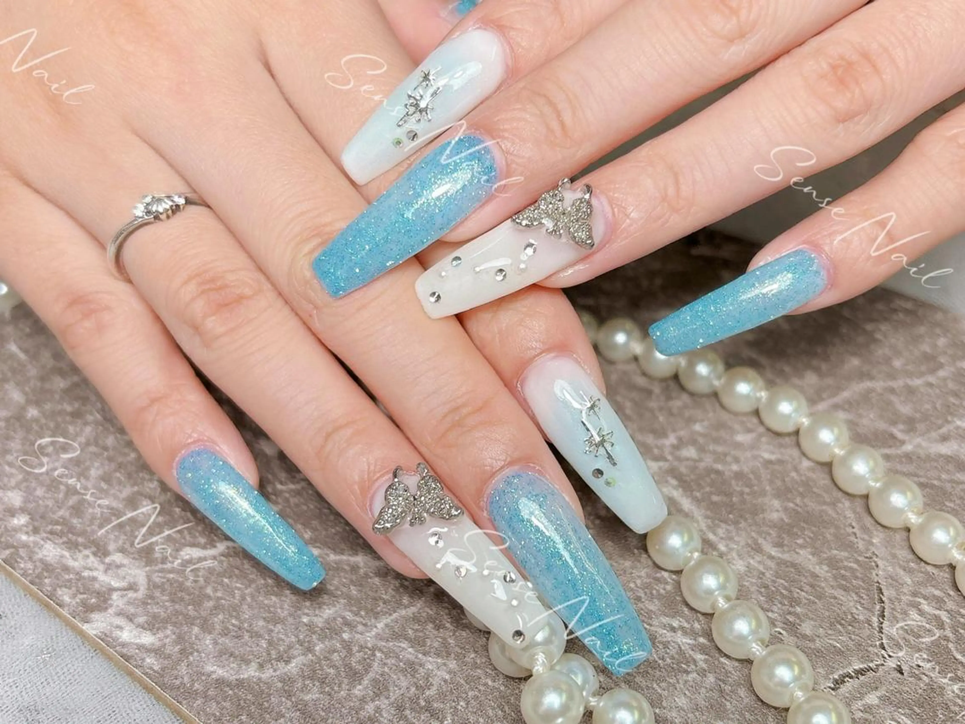 ネイル ハンドネイル ハンドケア Queening 🦋のネイルデザイン