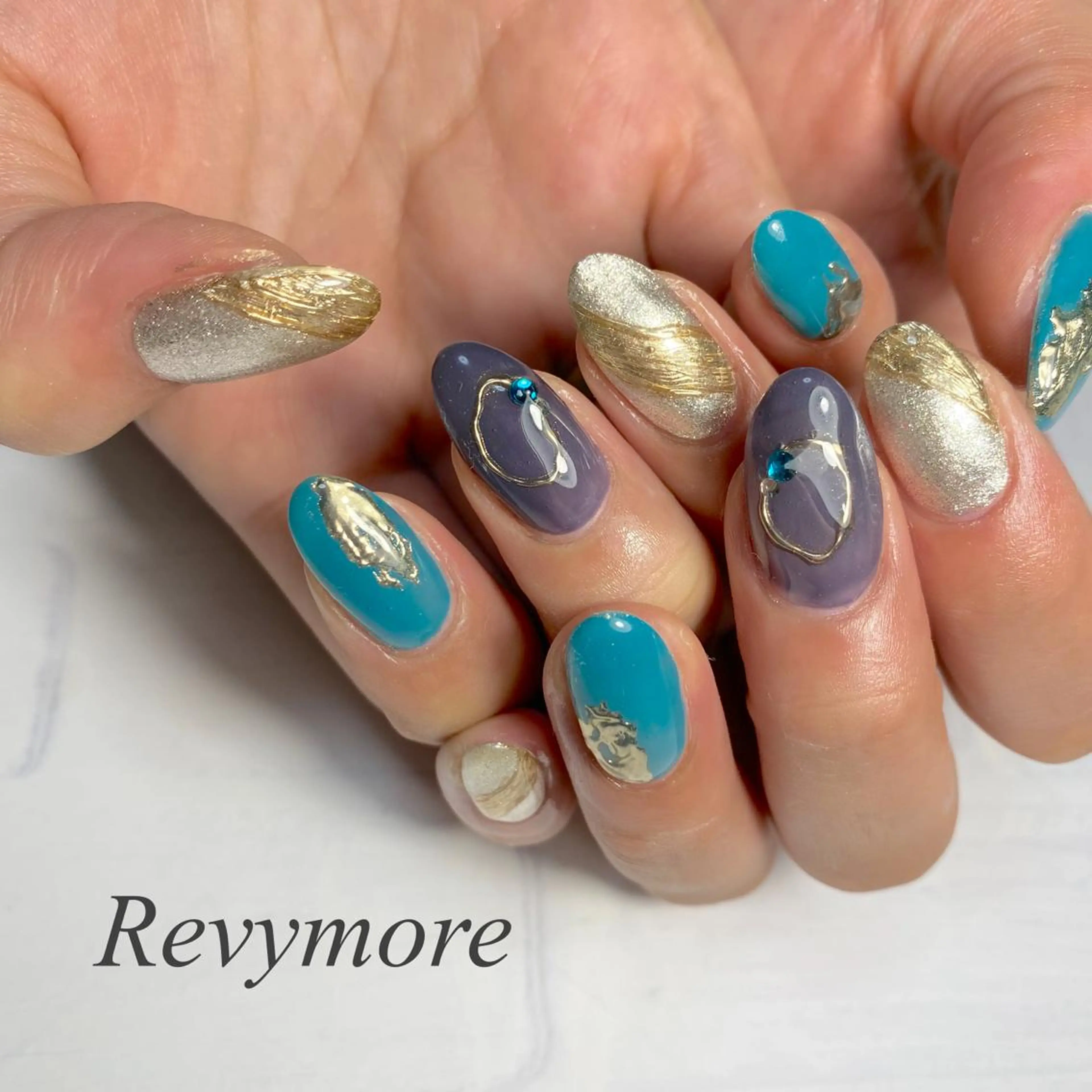 ミディアム ネイル 韓国風ヘア アートネイル ジェルネイル キラキラネイル 韓国ネイル nail salon Revymore所属・nail salon Revymoreのネイルデザイン