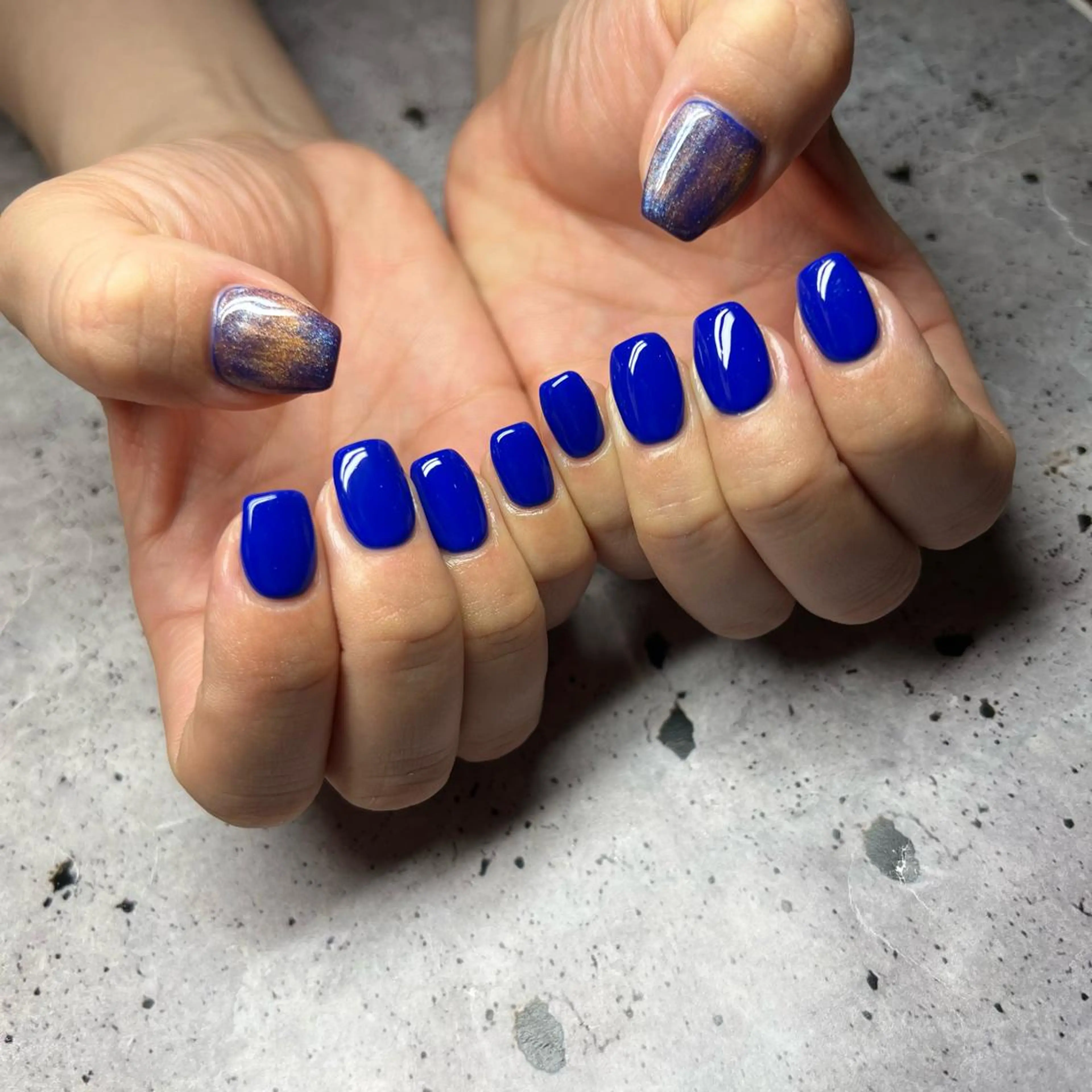 ネイル ブルー オレンジ ハンドネイル 𝐫𝐚𝐢 𝐧𝐚𝐢𝐥の眉毛・アイブロウイメージ