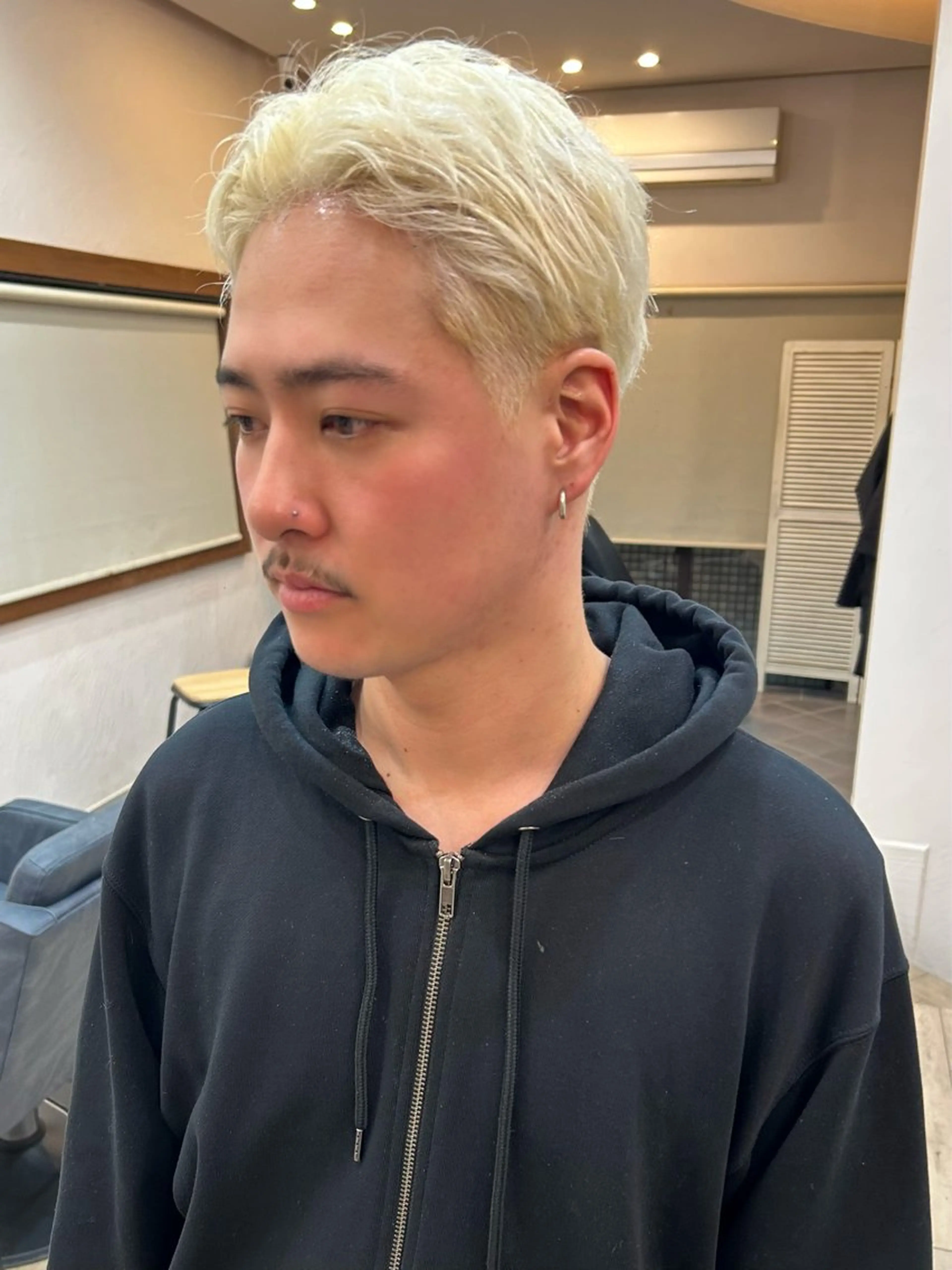 ショート カラー メンズ メンズブリーチ メンズハイトーン ブリーチ ケアブリーチ 透明感カラー カット ヘアカラー トリートメント ヘッドスパ 180° OneEightyDegrees 中目黒所属・Himari 【ハイトーンカラー】のヘアスタイル