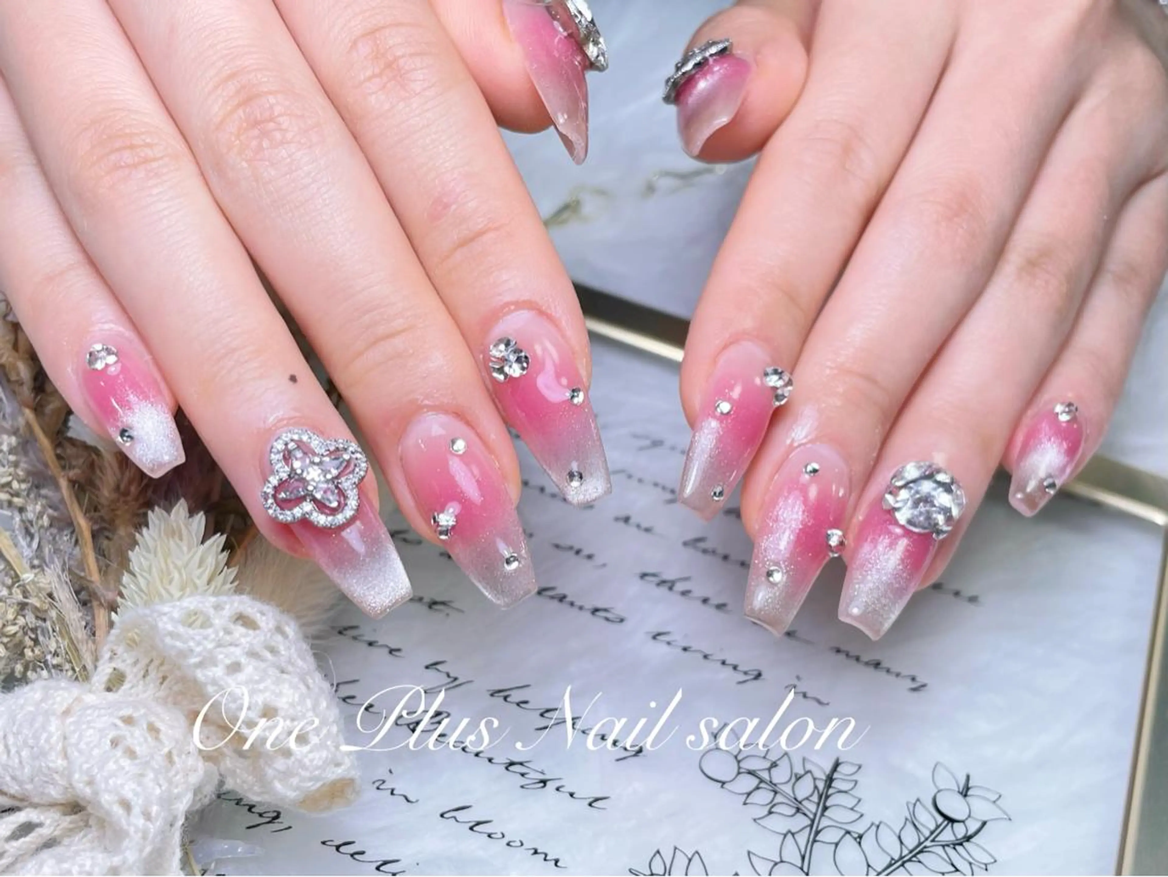 ネイル One Plus キキのネイルデザイン