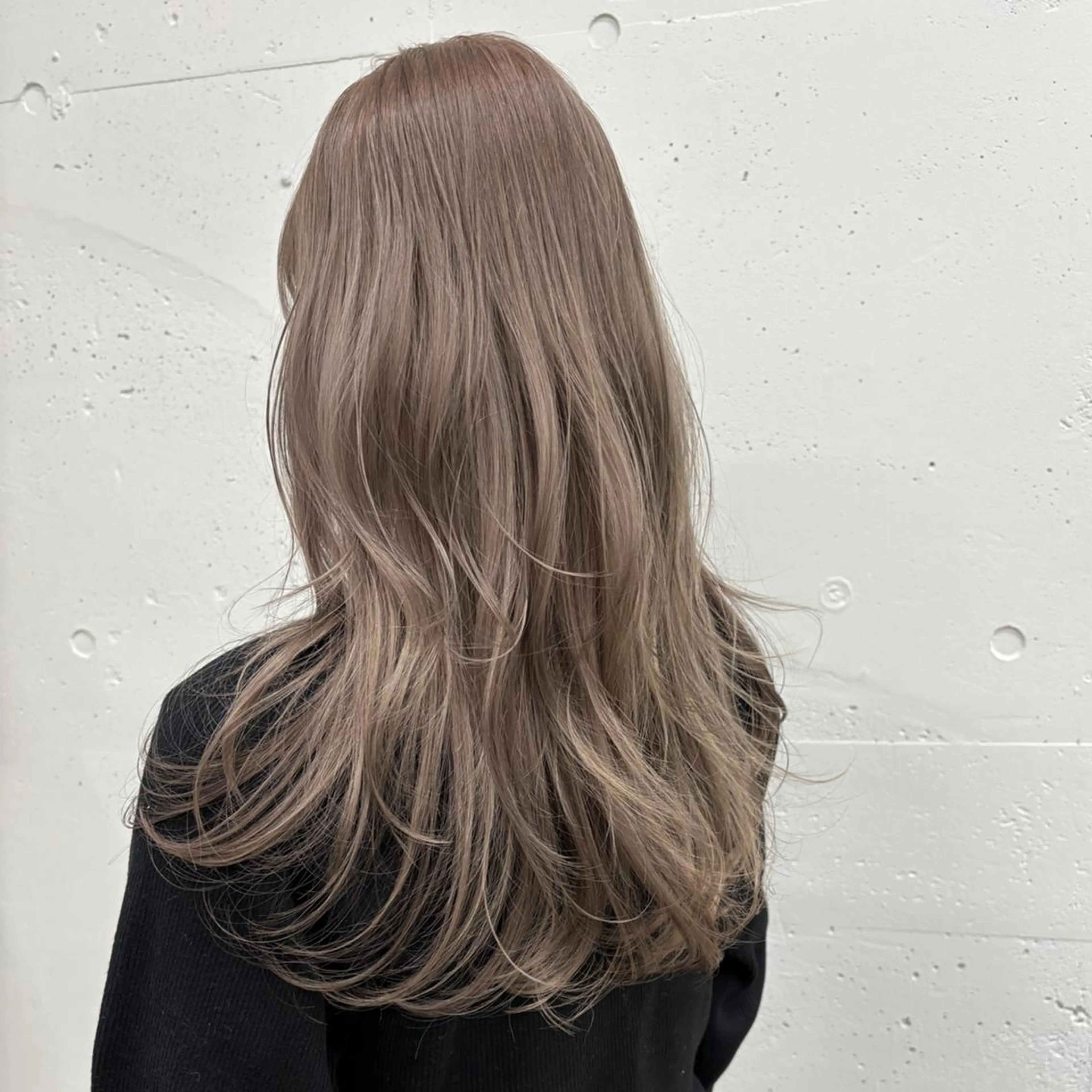 カラー セミロング ベージュカラー ブリーチ ケアブリーチ 透明感カラー ミルクティーベージュ ヘアカラー ♡韓国ヘア♡ ブリーチ✨ハイトーンのヘアスタイル