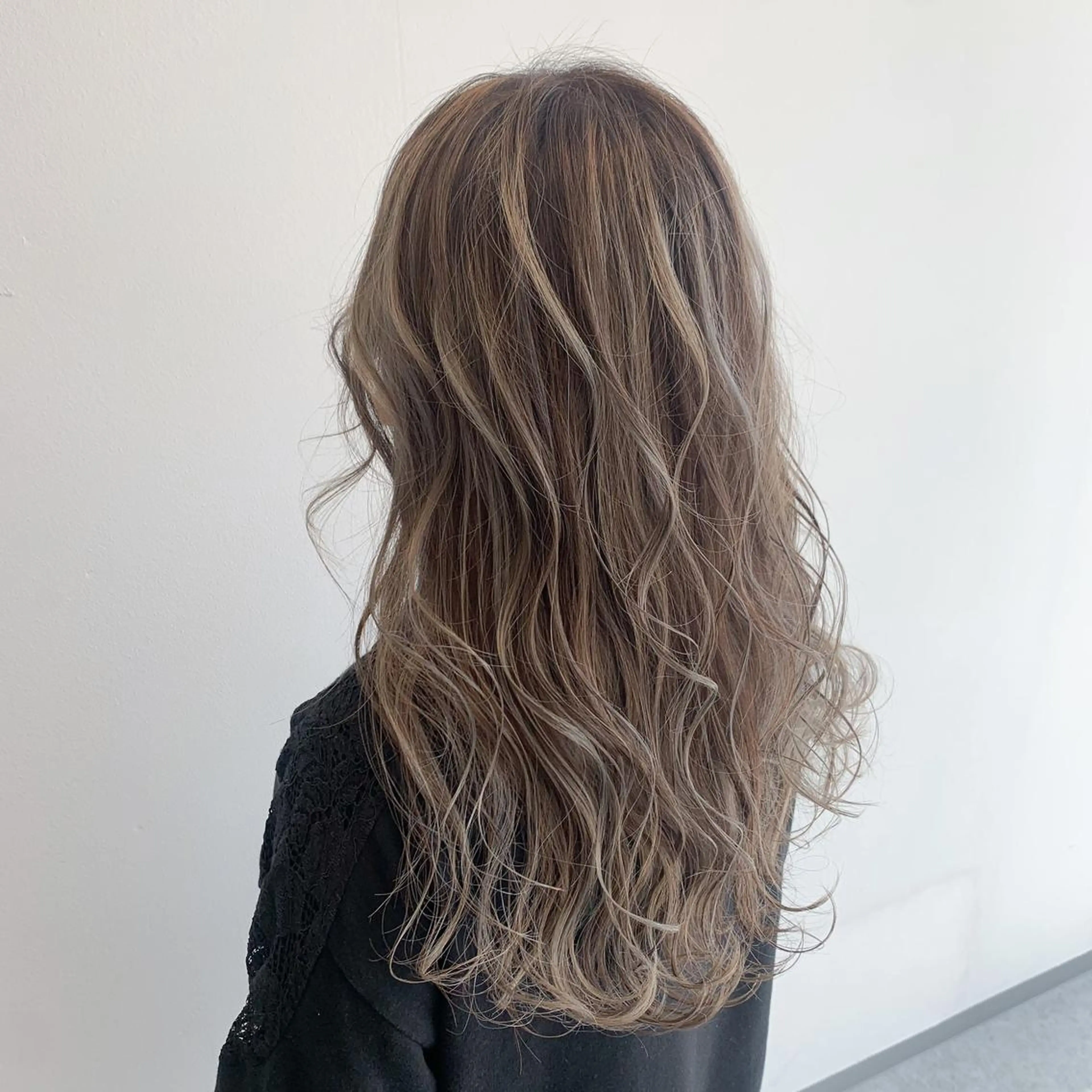 ロング カラー ハイライトカラー ハイライト なんば髪質改善カラー Ardoreのヘアスタイル