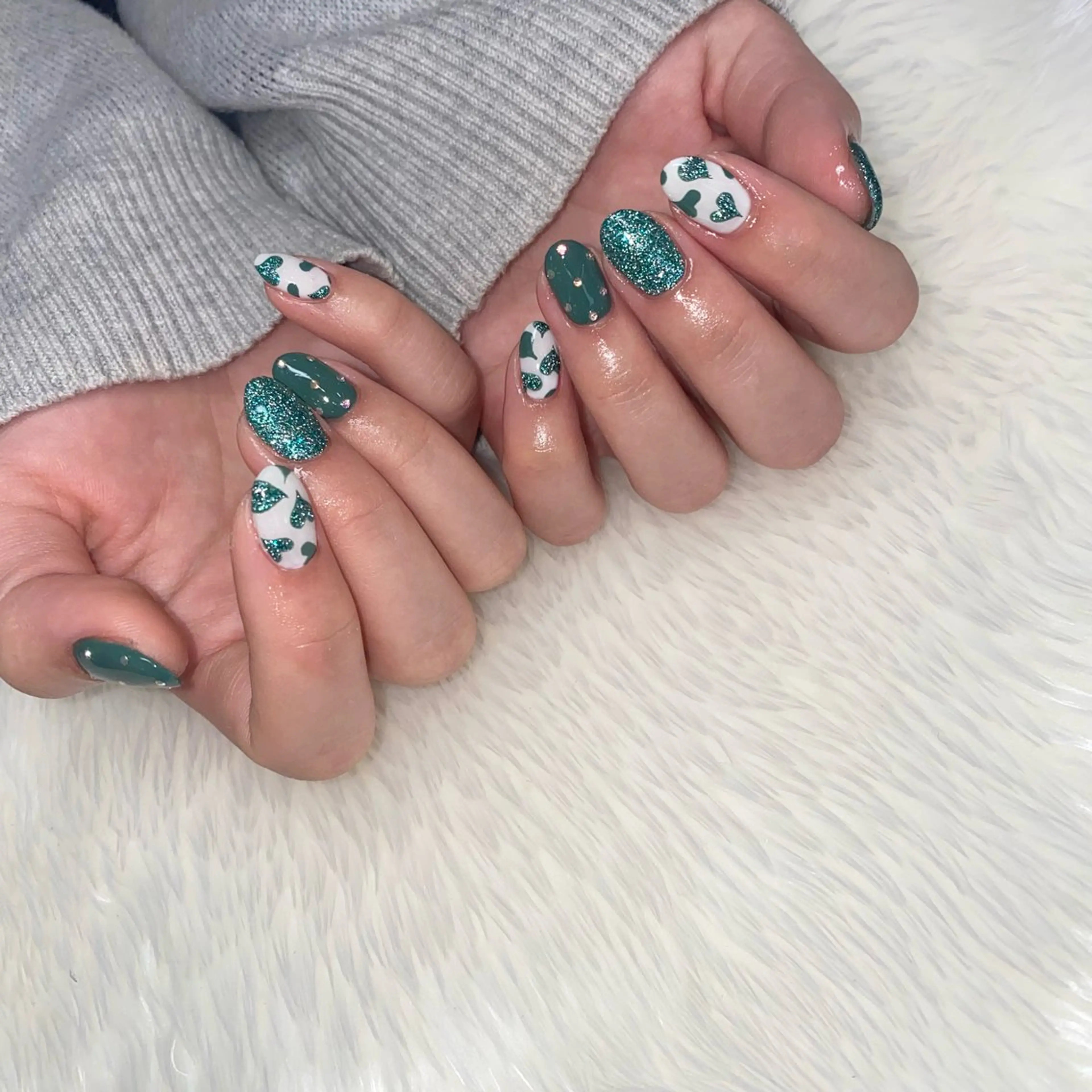 ネイル ドット フラッシュネイル グリーン ハート キラキラネイル Nailsalon Merci所属・Merci momoのネイルデザイン