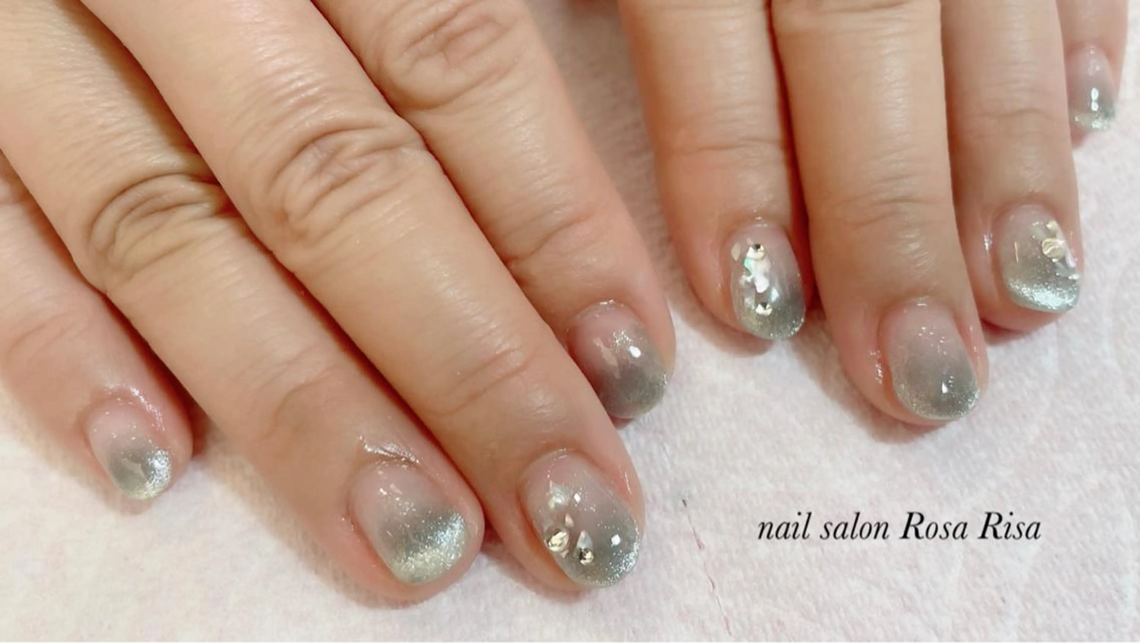 ショート ネイル ブルー グラデーション マグネットネイル ハンドネイル ネイルスタジオ シェイクユアハンズのネイルデザイン