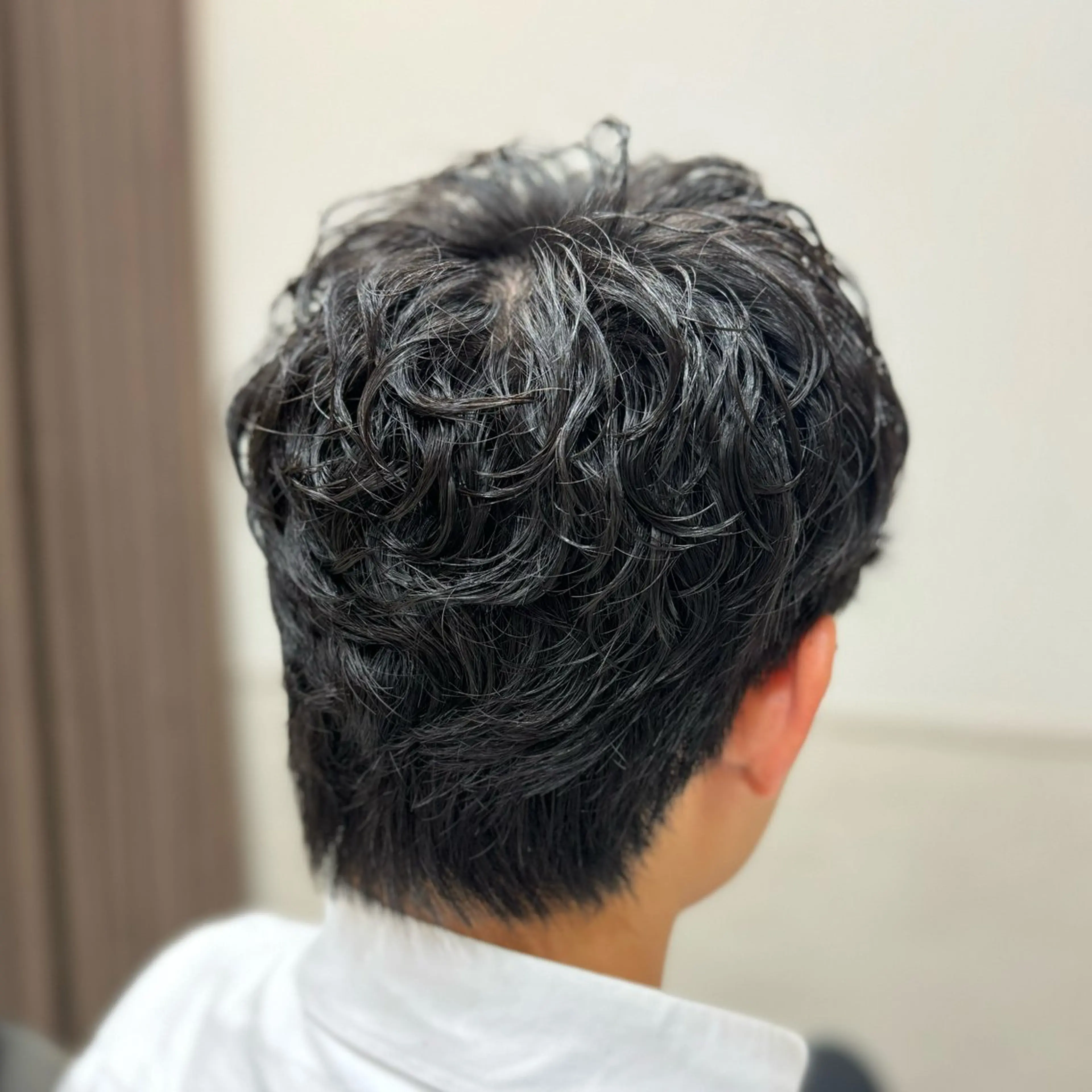 ミディアム メンズ ミディアムパーマ メンズパーマ 刈り上げ YOSHIZAWA Inc. PREMIUM 築地所属・💈Hisa ／ 理容師💈のヘアスタイル