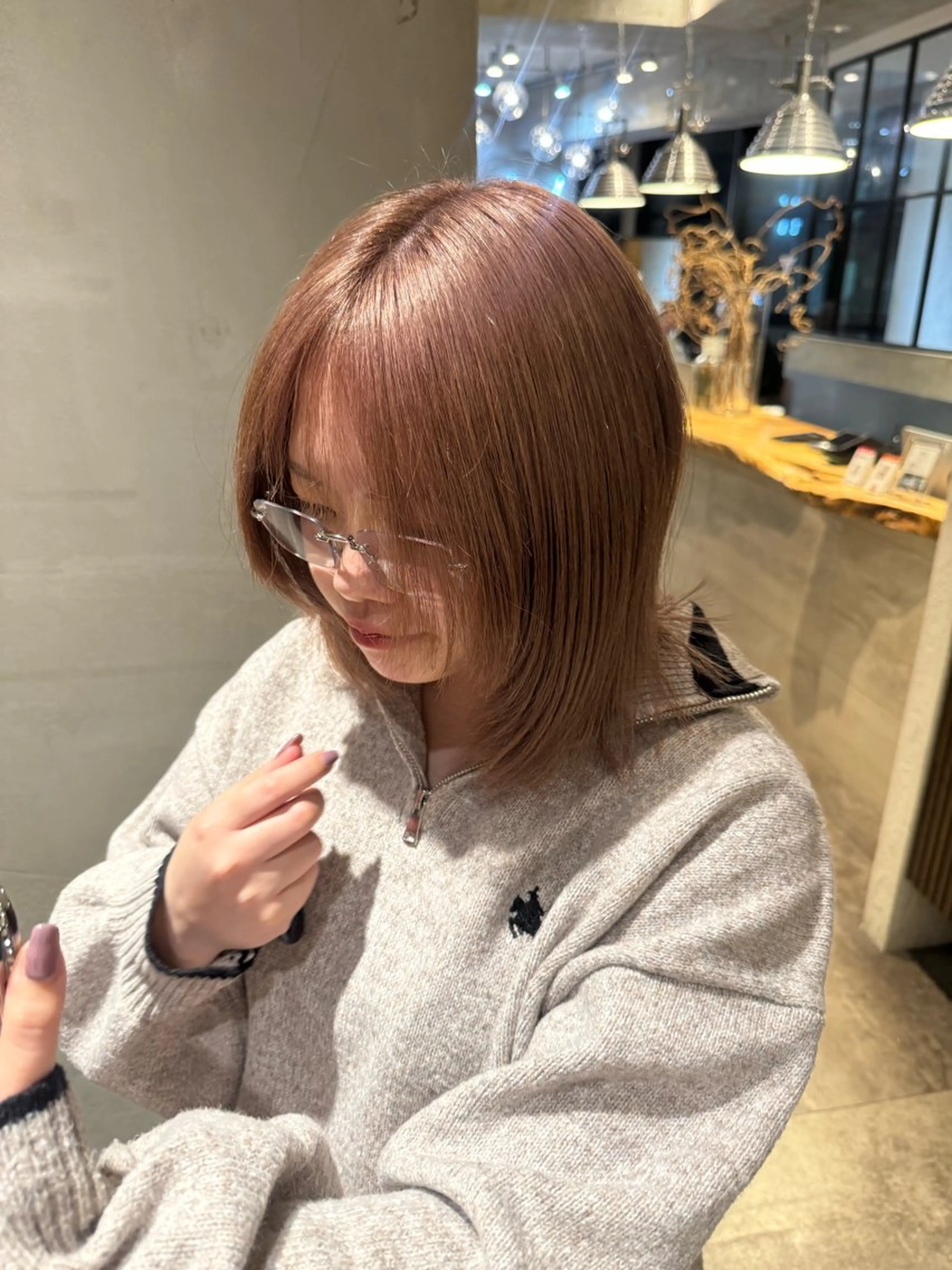 セミロング カラー 透明感カラー 韓国風ヘア レイヤーカット カット ヘアカラー 渋谷/切りっぱなし レイヤー/ブリーチのヘアスタイル