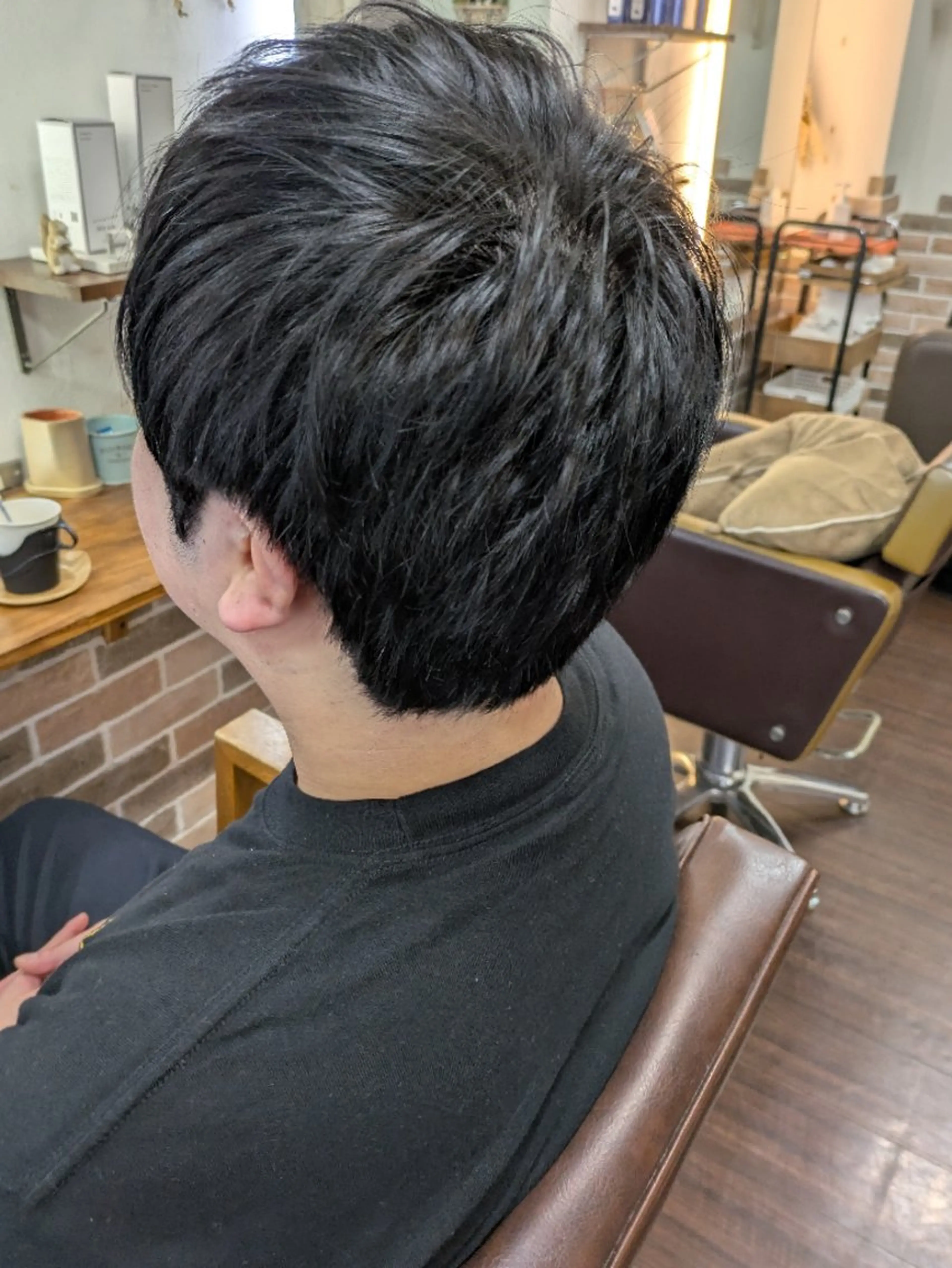 ショート カラー メンズ 黒髪 ブルーカラー ブルーブラック ショートヘア VIS-a-Vis 本蓮沼店所属・タカマツ アユムのヘアスタイル