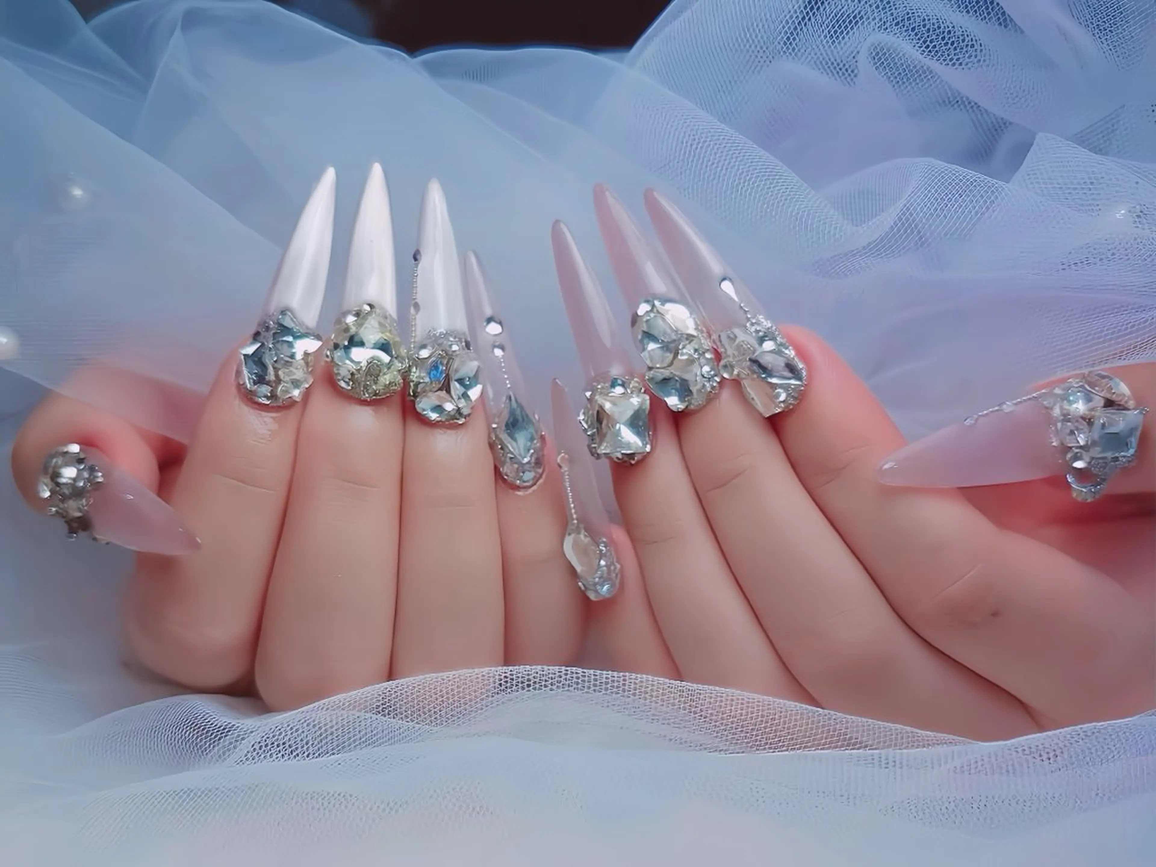 ネイル アートネイル フレンチネイル キラキラネイル 韓国ネイル 水色 ハンドネイル Rin Nail 新大久保店のネイルデザイン