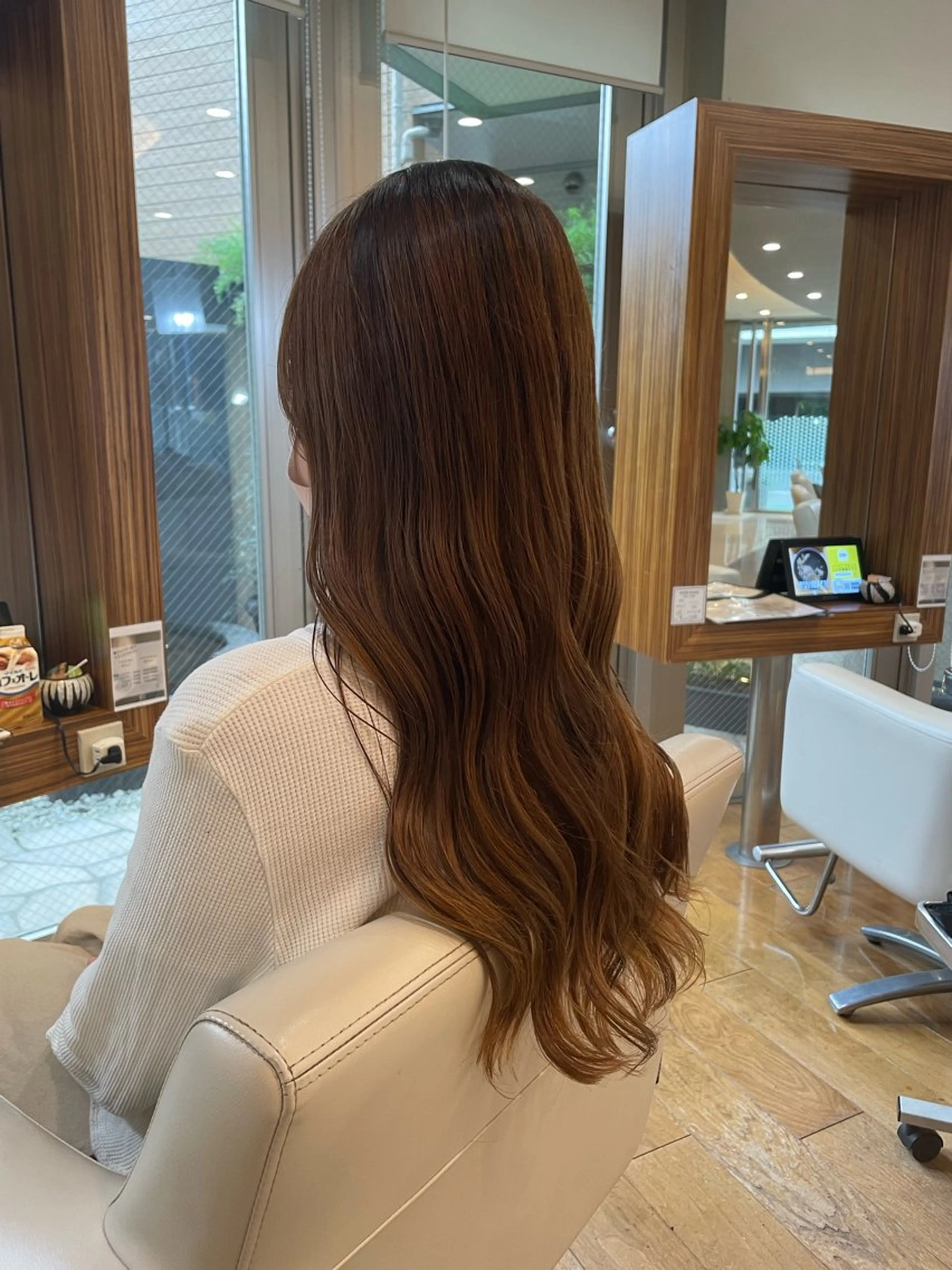ロング 本多 美羽のヘアスタイル