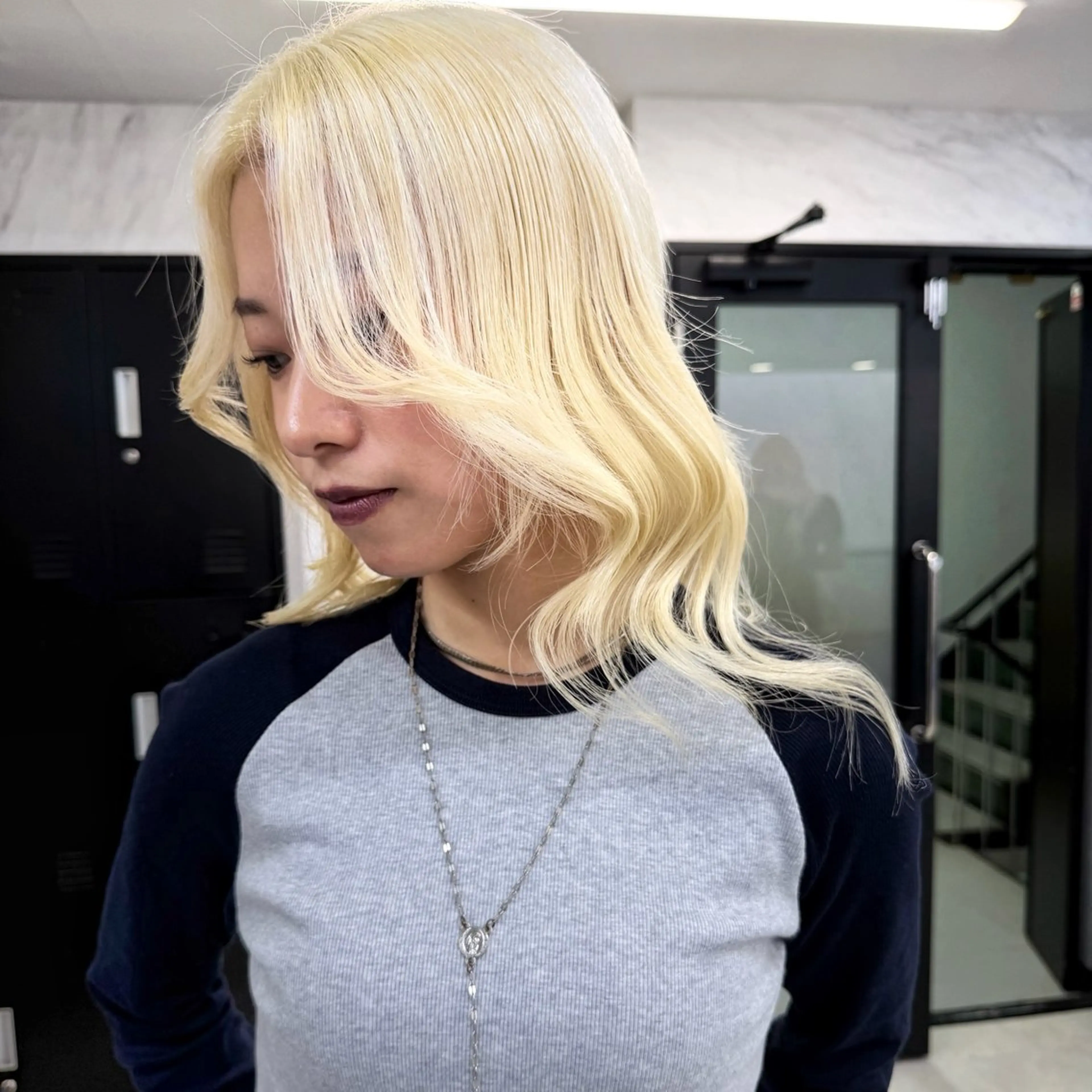 ミディアム カラー シールエクステ ハイトーンカラー エクステ カット ヘアカラー シールエクステ特化 ハイトーン、NANAのヘアスタイル