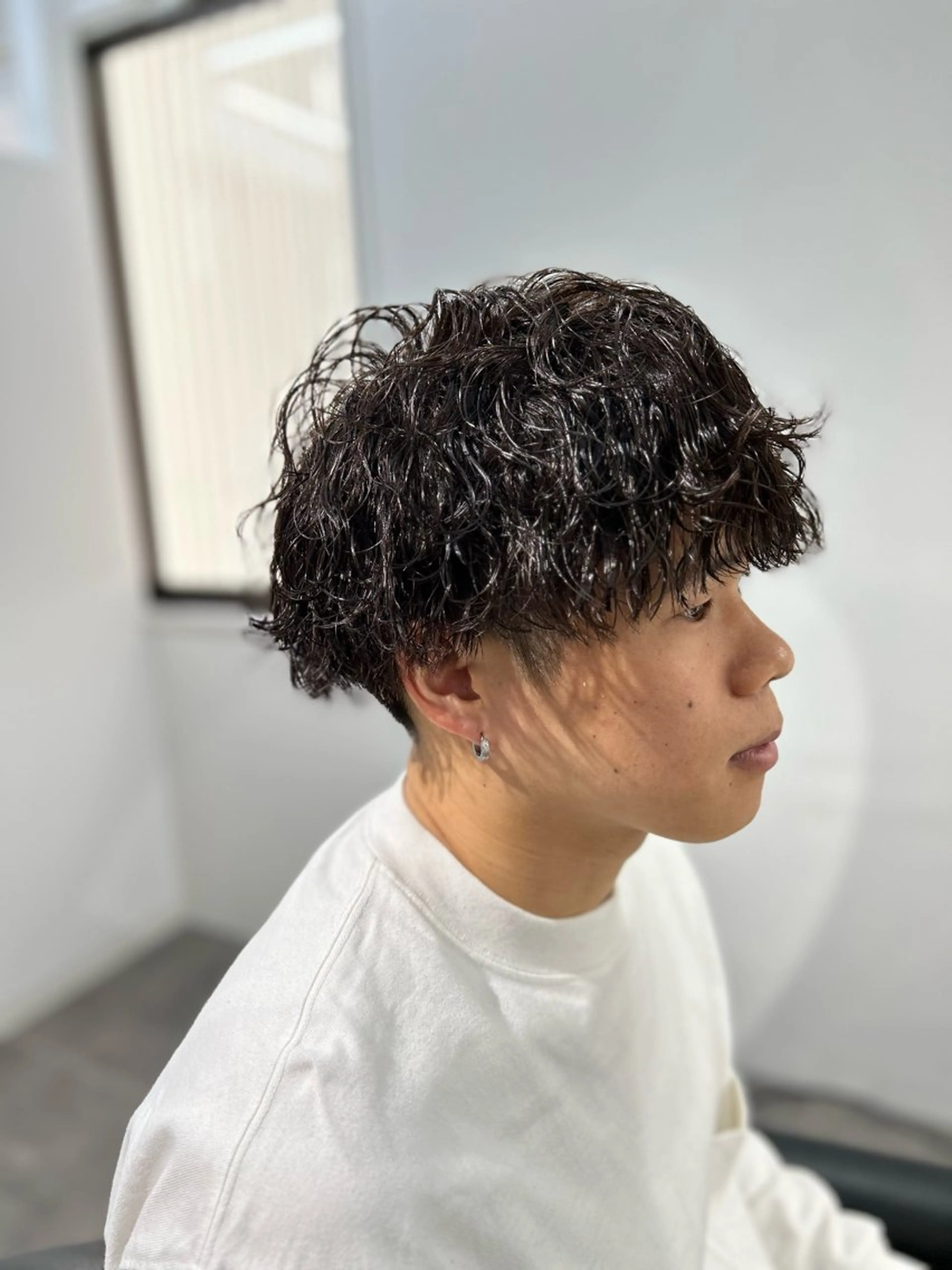 ショート パーマ メンズ メンズパーマ ツイストスパイラルパーマ スパイラルパーマ カット パーマ CHELSEA  梅田所属・OKADA/メンズ /カット/眉/縮毛のヘアスタイル