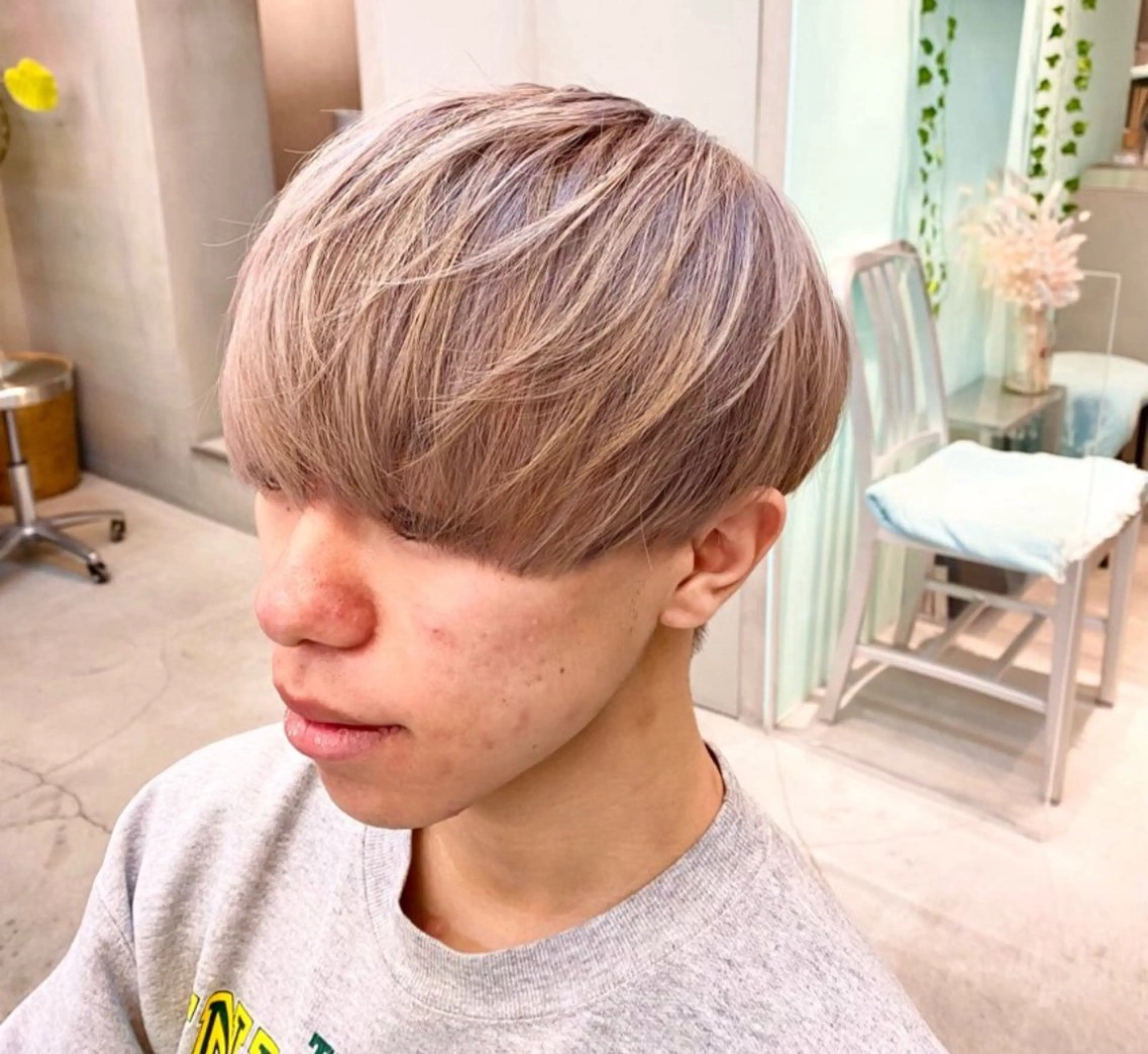 ショート カラー メンズ メンズブリーチ マッシュ 刈り上げ ブリーチ 透明感カラー カット ヘアカラー 普通の美容室じゃない ‼️/若林のヘアスタイル