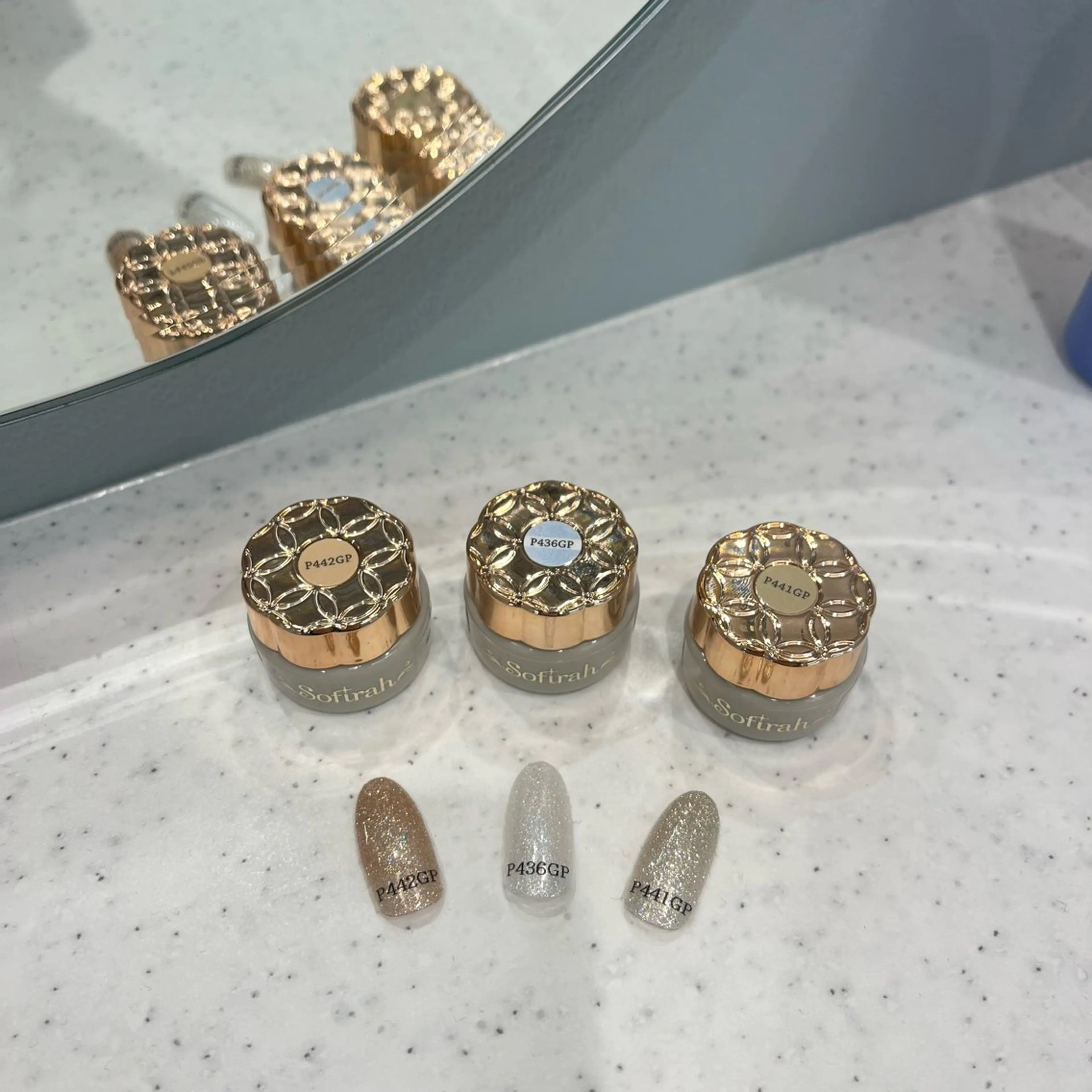 ネイル キラキラネイル ラメ(グリッター) ラメグラデーション 冬ネイル ハンドネイル eight nail 春菜のネイルデザイン