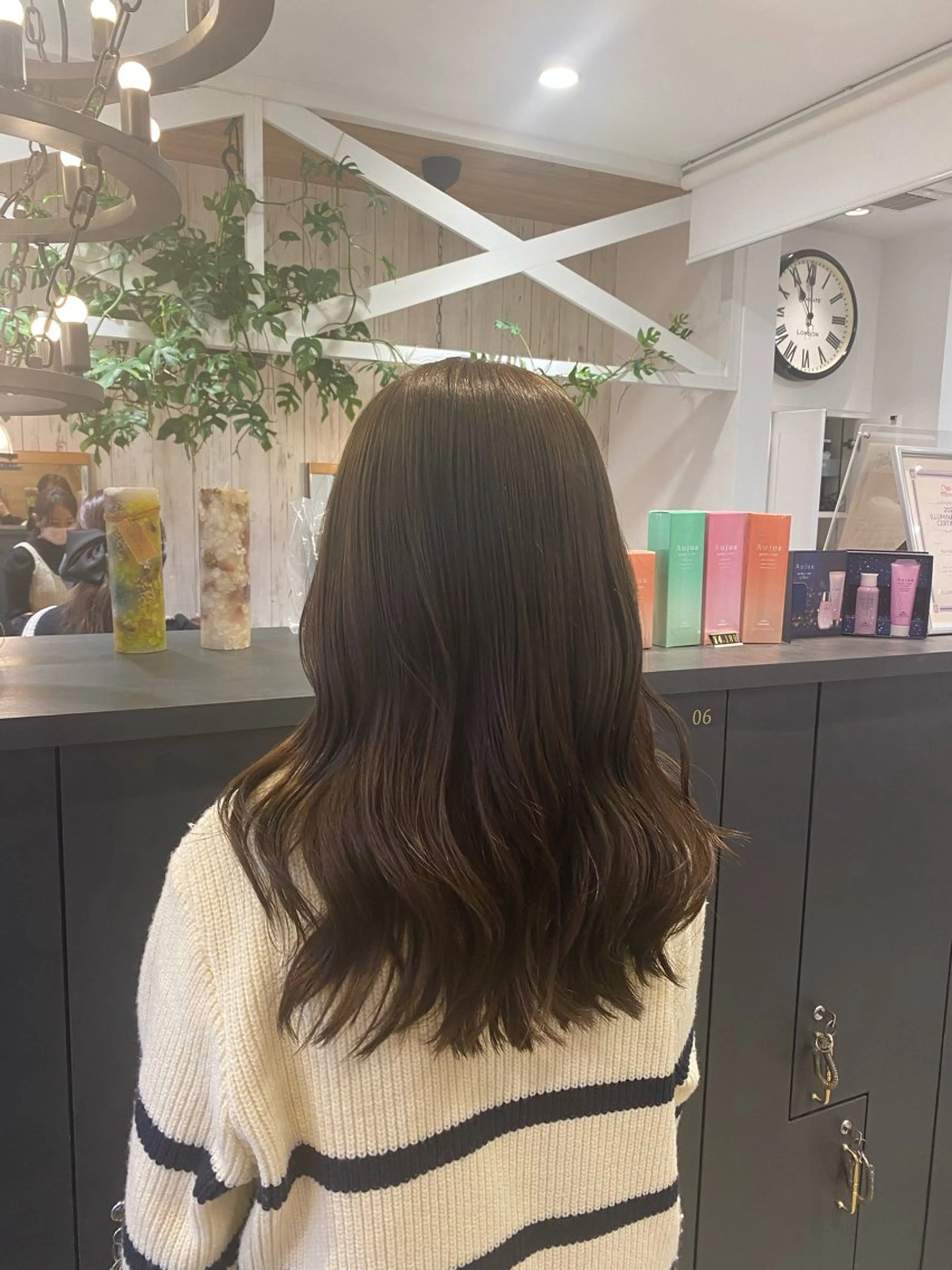 セミロング カラー ベージュカラー オリーブベージュ カット ヘアカラー 柴田 枝利子のヘアスタイル