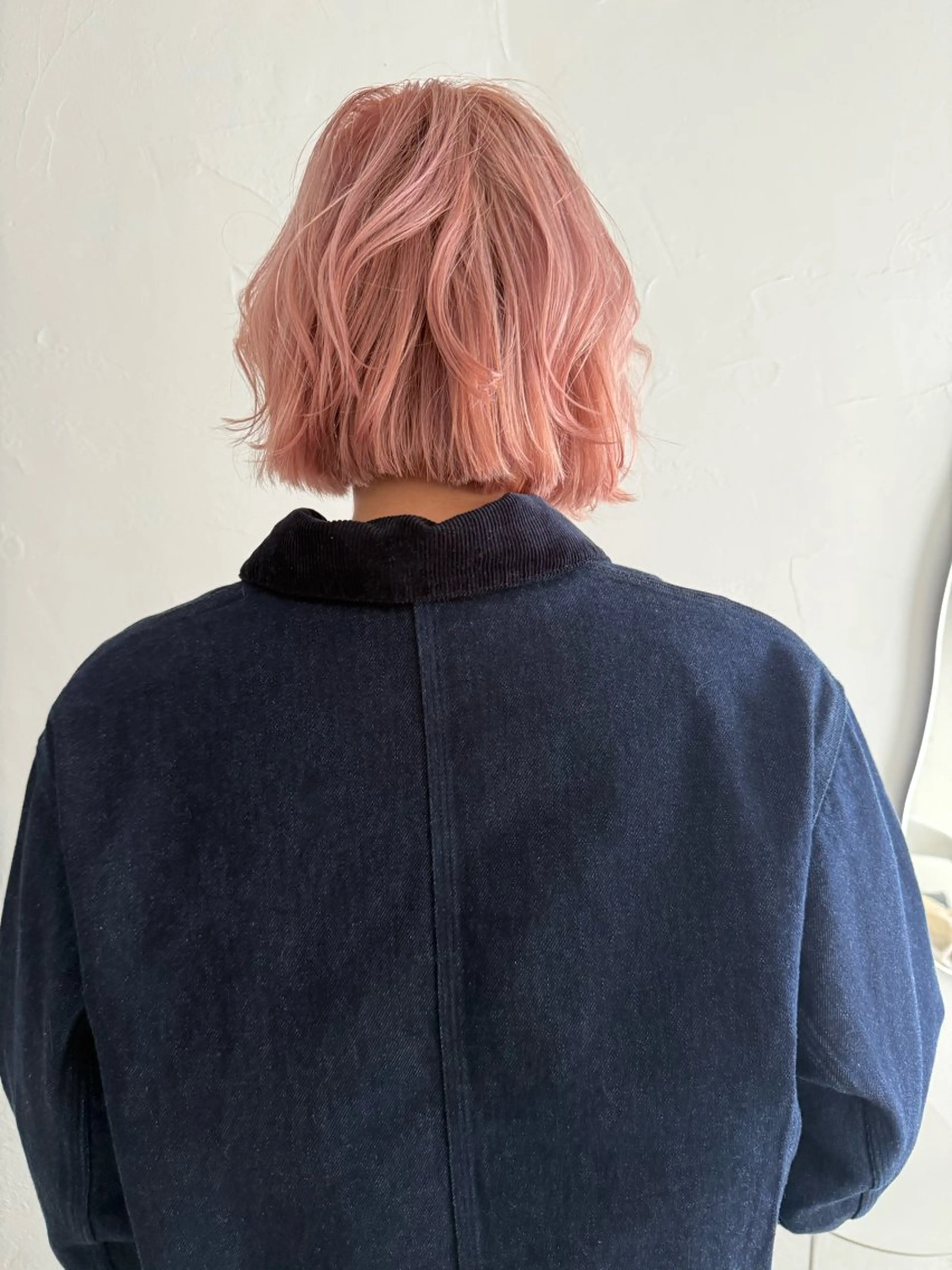 ショート ヘアカラー イシイ モエカのヘアスタイル