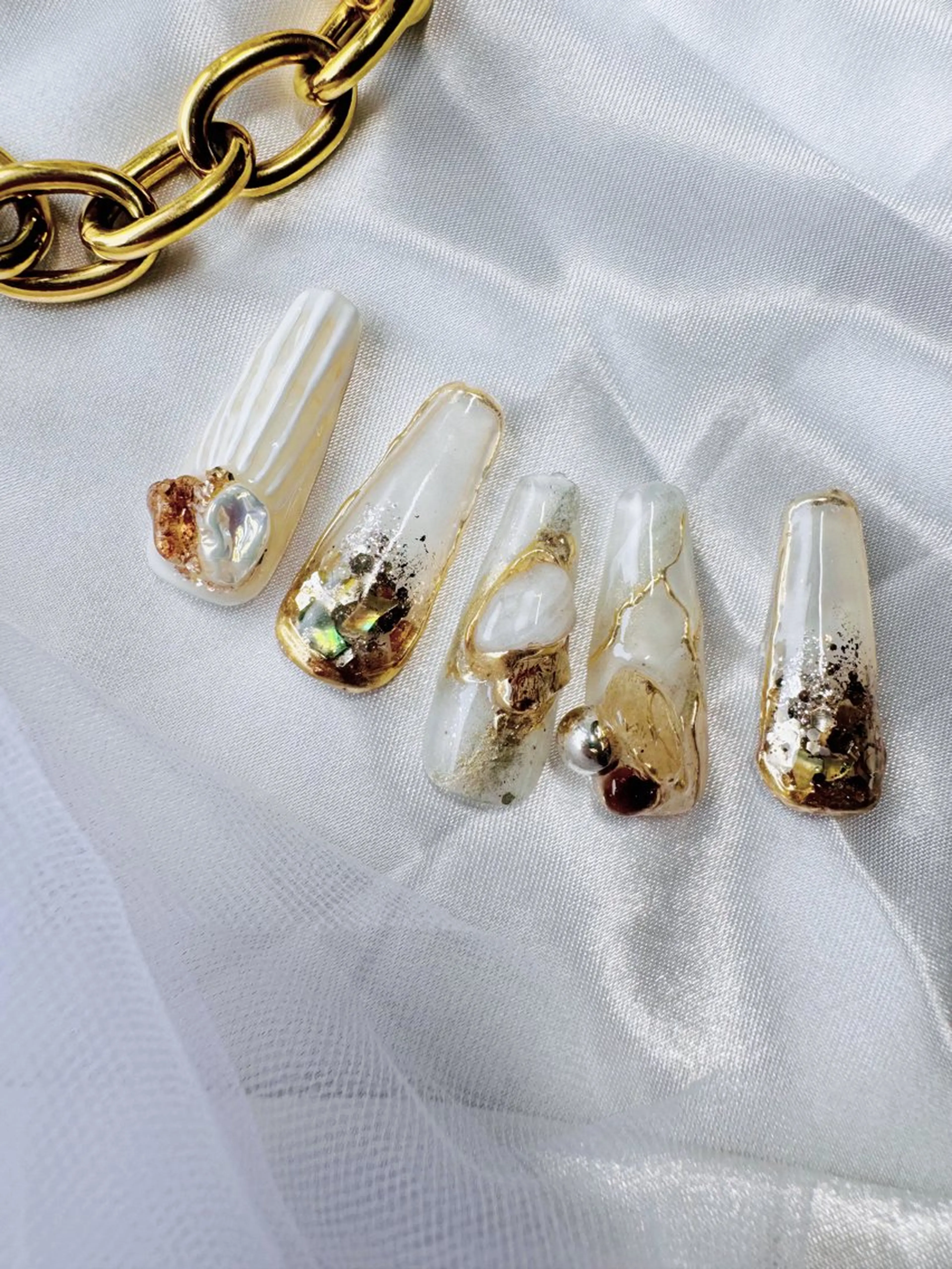 ネイル ゴールド Aisol nail salonのネイルデザイン