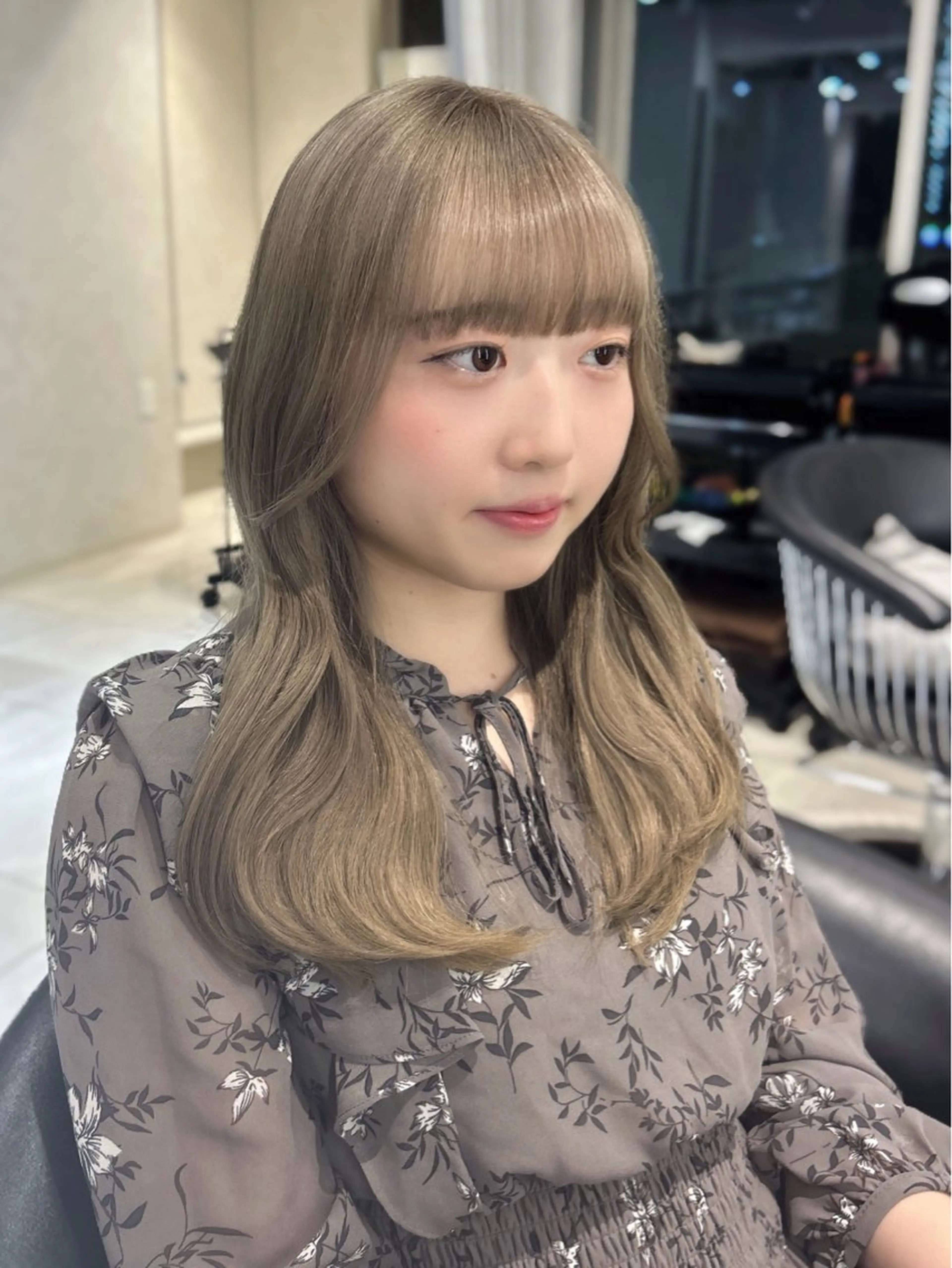 セミロング カラー 透明感カラー グレージュ 新宿ハイトーン/ カットモデル/のりかのヘアスタイル