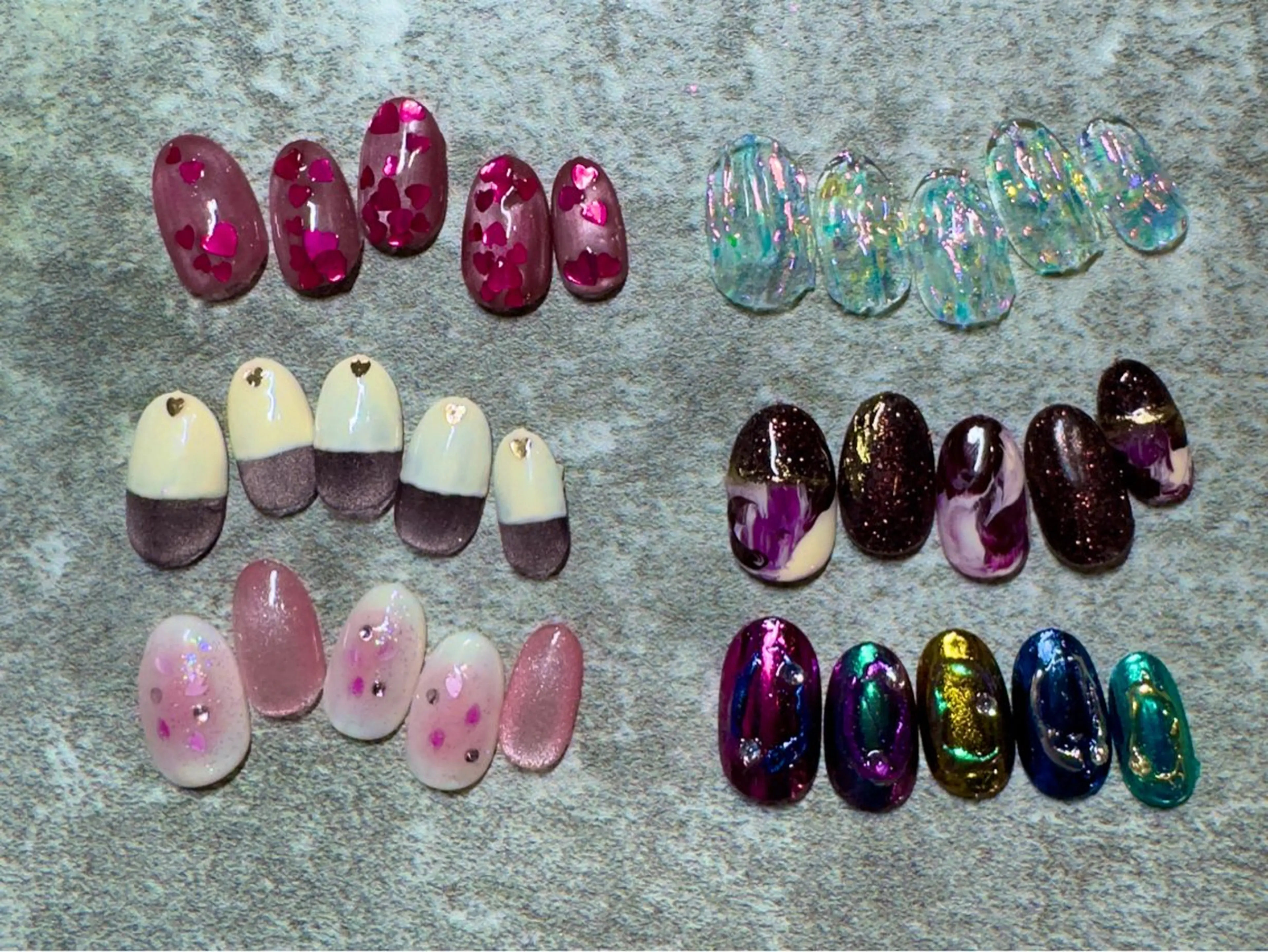 ネイル Mahiru ➰🎀🤍のネイルデザイン