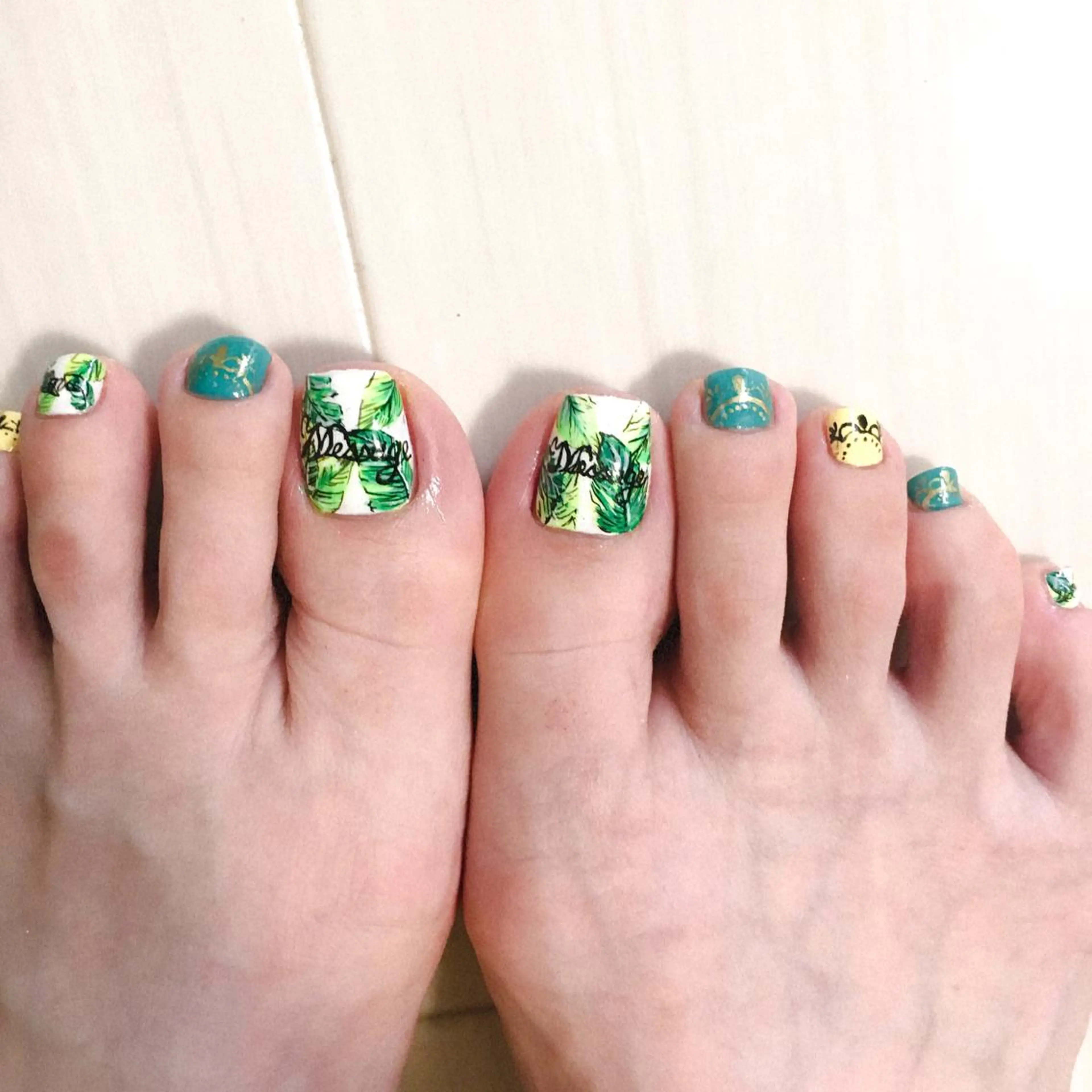 ネイル nail salon Emi la beaute 心斎橋店所属・坪野 めぐみのネイルデザイン