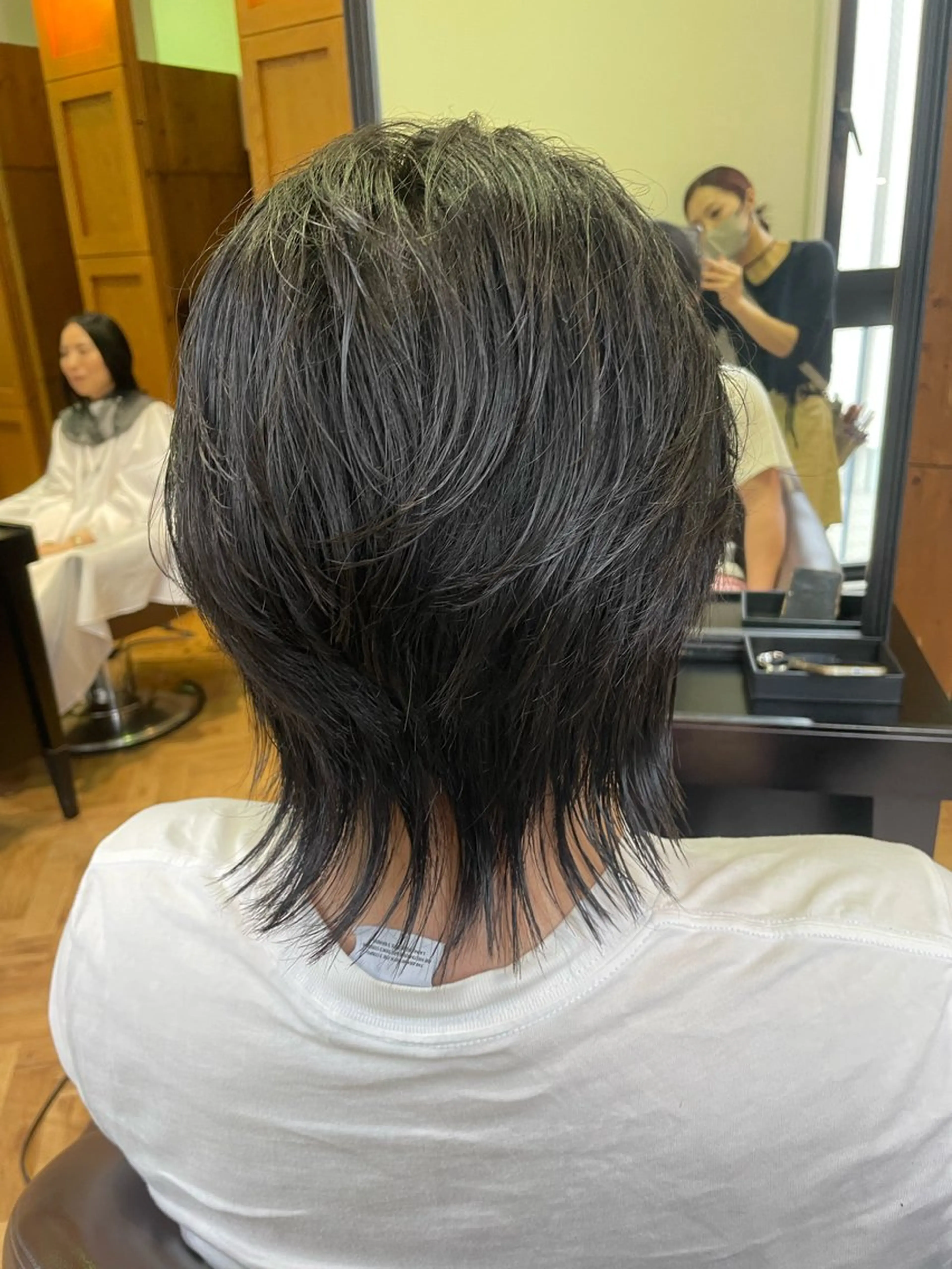 ミディアム メンズ メンズウルフカット 伸ばしかけ ウルフカット 溝口 槙里也のヘアスタイル